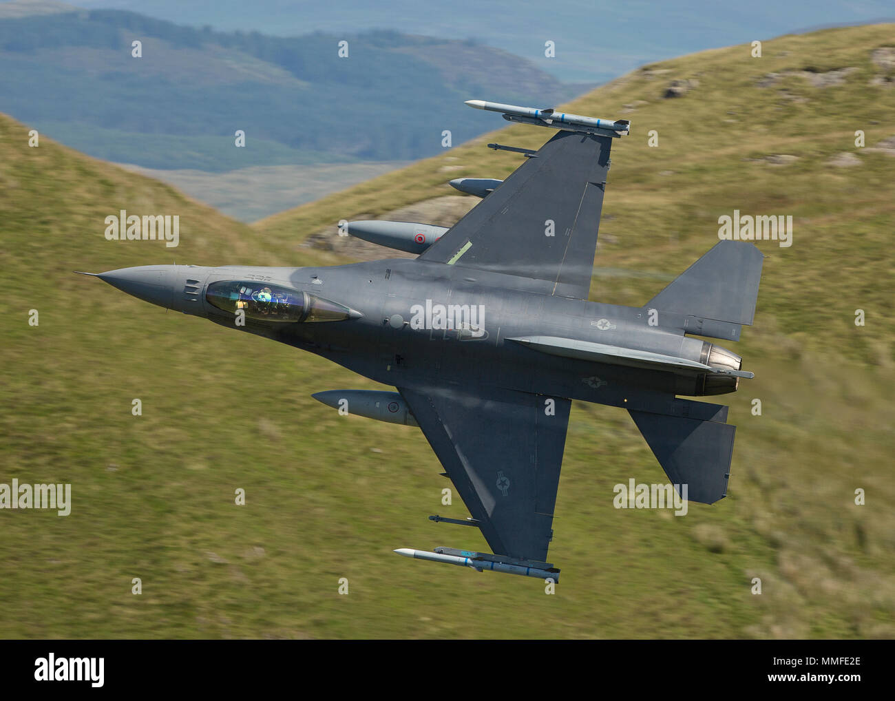 USAF F16 niedrig Stockfoto