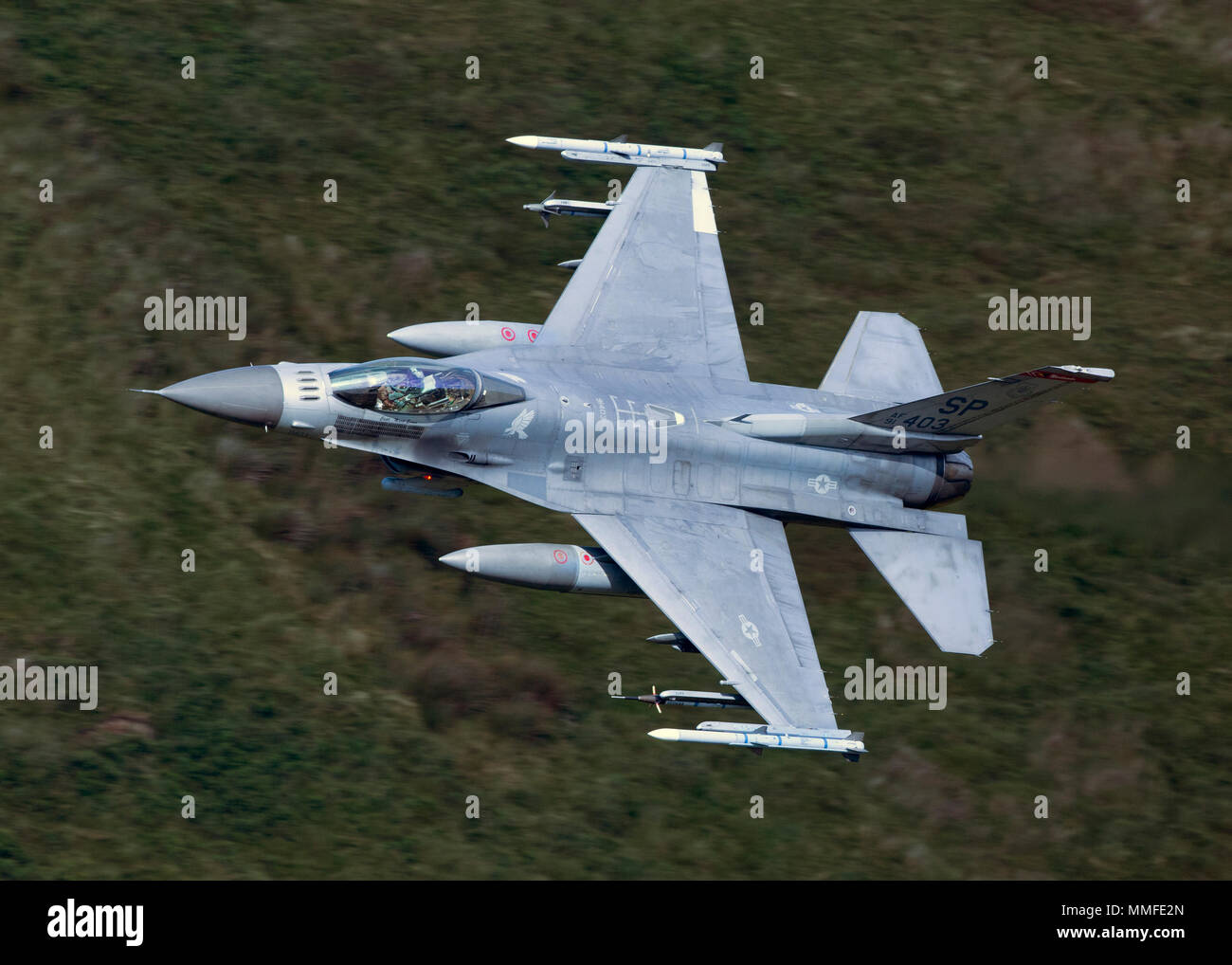 USAF F16 niedrig Stockfoto
