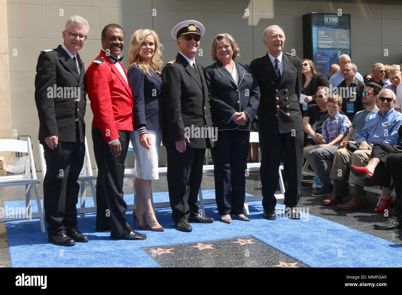 Los Angeles, CA, USA. 10. Mai, 2018. LOS ANGELES - Mai 10: Fred Grandy, Ted Lange, Jill Whelan, Gavin MacLeod, Lauren Tewes, Bernie Kopell an der Princess Cruises erhalten Ehrenamtliche Stern Plakette als Freund des Hollywood Walk of Fame bei Dolby Theater am 10 Mai, 2018 in Los Angeles, CA bei einem öffentlichen Auftritt für DIE LIEBE BOOT Original Cast Hollywood Walk of Fame erhalten Ehrenamtliche Stern Plakette, Dolby Theatre, Los Angeles, CA: 10. Mai 2018. Credit: Priscilla Grant/Everett Collection/Alamy leben Nachrichten Stockfoto