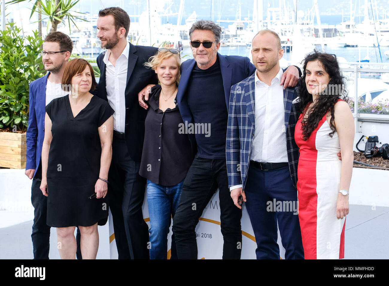 Cannes, Frankreich. 11. Mai, 2018. Ewa Puszczynska, Tomasz Kot, Joanna Kulig, Pawel Pawlikowski, Borys Szyc und Tanya Seghatchian zu einem 'Kalten Krieges' Fotoshooting am Freitag, 11. Mai 2018 im Rahmen des 71st Cannes Film Festival findet im Palais des Festivals, Cannes. Im Bild: Ewa Puszczynska, Tomasz Kot, Joanna Kulig, Pawel Pawlikowski, Borys Szyc, Tanya Seghatchian. Bild von Julie Edwards. Credit: Julie Edwards/Alamy leben Nachrichten Stockfoto