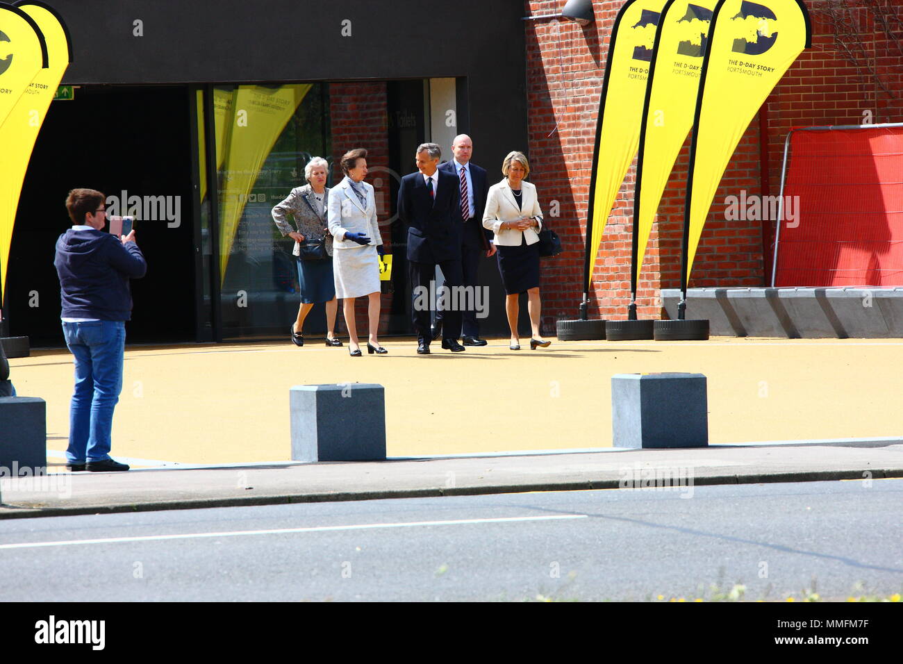 Portsmouth, Großbritannien. 11. Mai 2018. Prinzessin Anne und der Königin Hubschrauber Credit: FSM Fotografie/Alamy leben Nachrichten Stockfoto