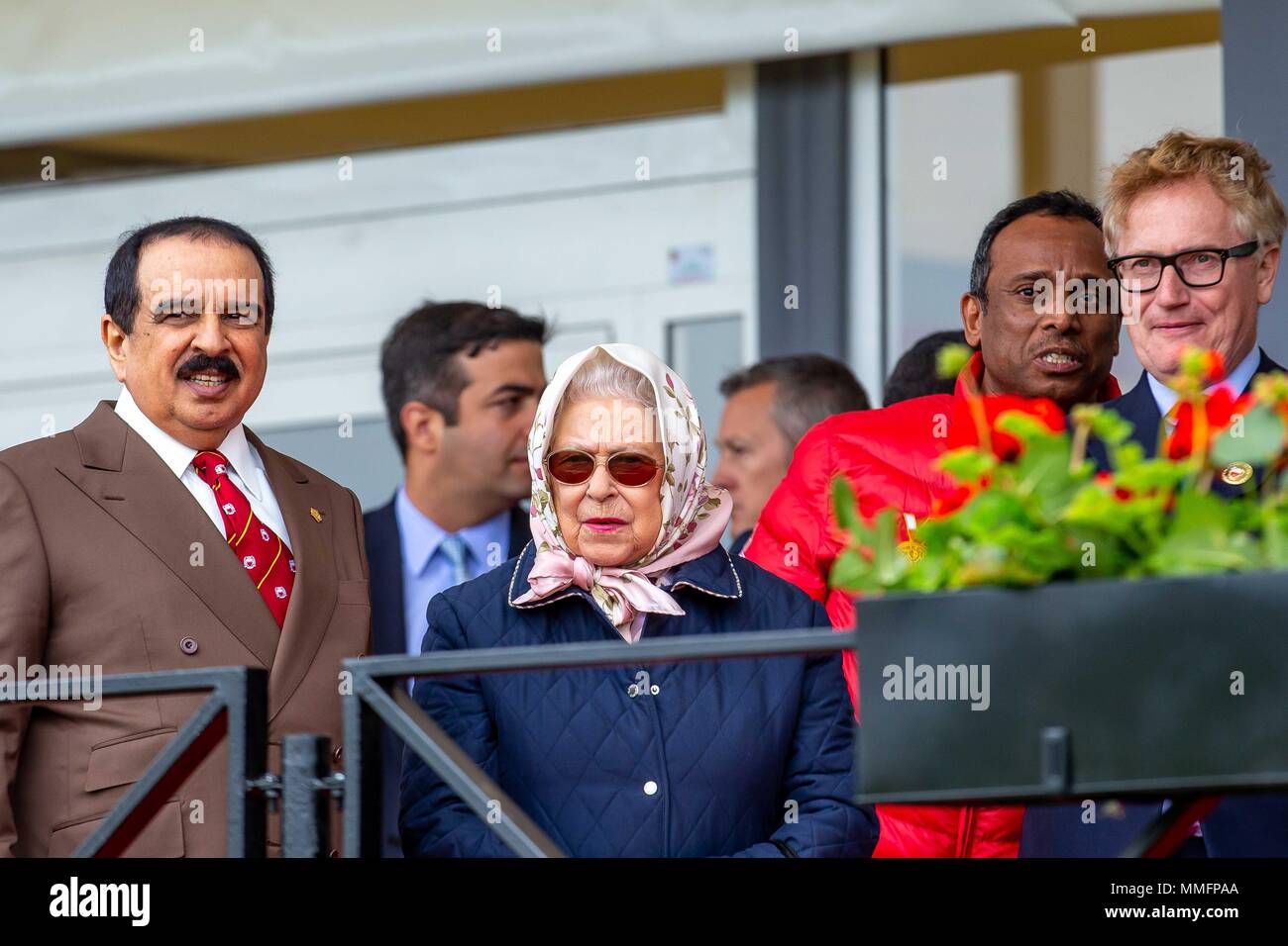 Windsor, Großbritannien. 11. Mai 2018. Tag 3. Royal Windsor Horse Show. Windsor. Berkshire. UK. Ausdauer. HRH Queen Elizabeth ll. Von Hamad Bin Isa Al Khalifa begleitet. Der König von Bahrain. 11.05.2018. Credit: Sport in Bildern/Alamy leben Nachrichten Stockfoto