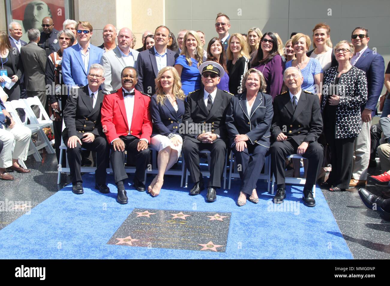 Hollywood, Kalifornien, USA. 7. Mai, 2018. Ich 15983 CHW. Princess Cruises und das Original von 'Cast' The Love Boat'' erhalten, Hollywood Walk of Fame ehrenamtliche Stern Plakette. Vor Dolby Theater, Hollywood, CA USA. am 10.05.2018. GAVIN MACLEOD (CAPTAIN STUBING) MIT LOVE BOAT DARSTELLER FRED GRANDY (GOPHER), TED LANGE (ISAAC) LAUREN TEWES (Julie) und Bernie Kopell (DOC). © Clinton H. Wallace/Photomundo International / Fotos inkl Credit: Clinton Wallace/Kugel Fotos/ZUMA Draht/Alamy leben Nachrichten Stockfoto