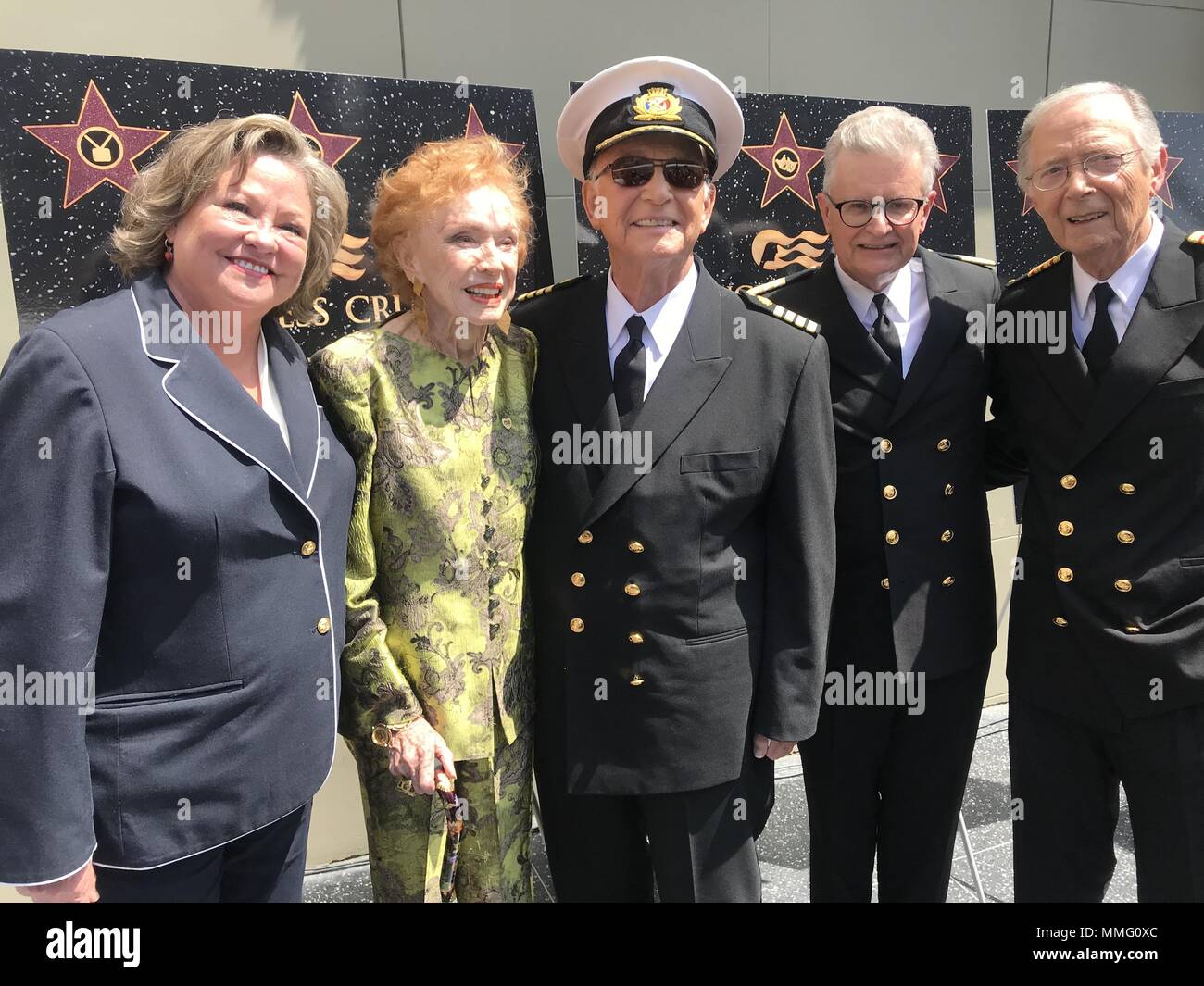 Hollywood, Kalifornien, USA. 10. Mai, 2018. Ich 15983 CHW. Princess Cruises und das Original von 'Cast' The Love Boat'' erhalten, Hollywood Walk of Fame ehrenamtliche Stern Plakette. Vor Dolby Theater, Hollywood, CA USA. am 10.05.2018. LAUREN TEWES (Julie), JERALDINE SAUNDERS (Autor und Schöpfer der Love Boat) GAVIN MACLEOD (CAPTAIN STUBING), FRED GRANDY (GOPHER) und Bernie Kopell (DOC). © Clinton H. Wallace/Photomundo International / Fotos inkl Credit: Clinton Wallace/Kugel Fotos/ZUMA Draht/Alamy leben Nachrichten Stockfoto