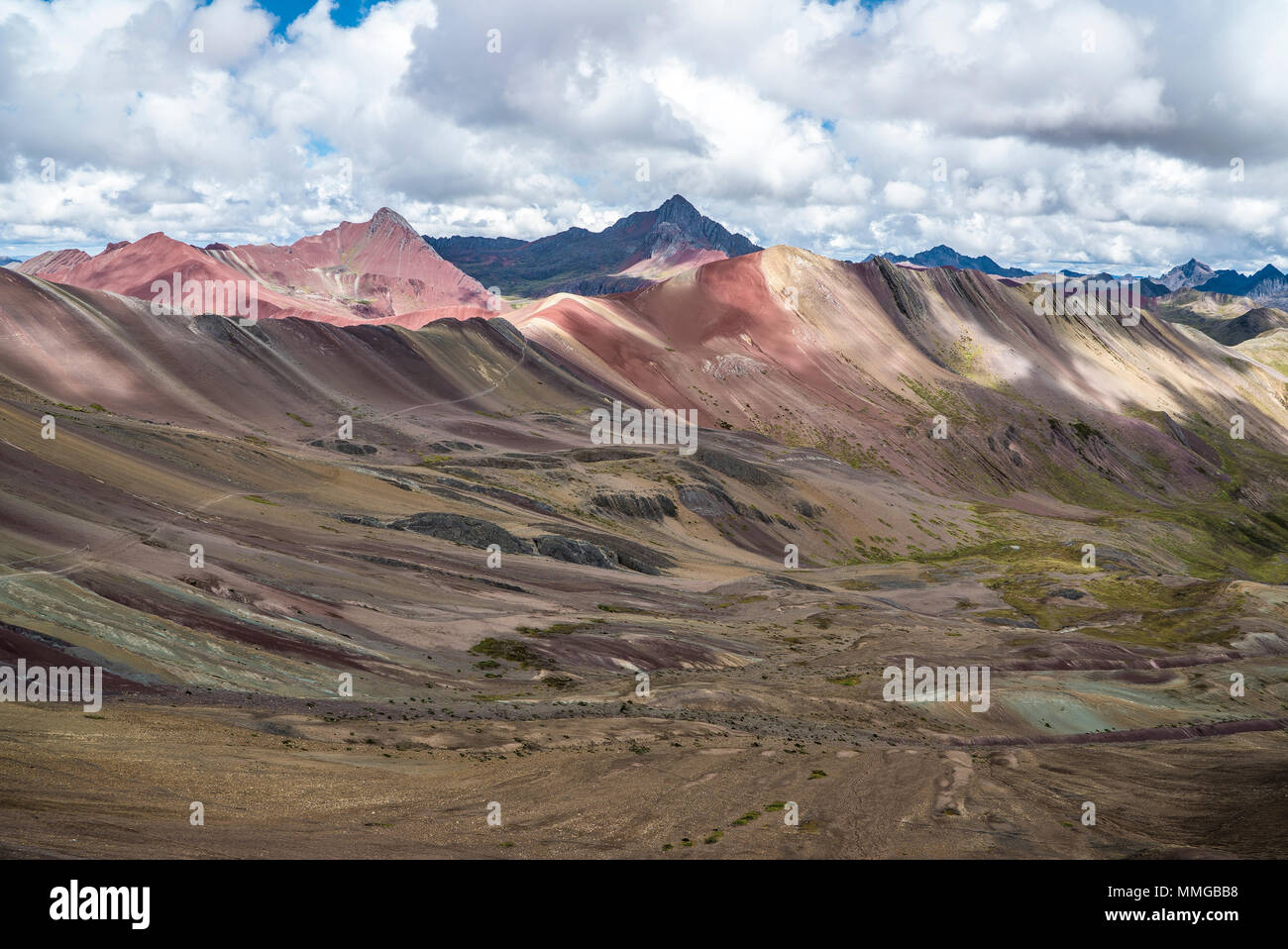 Rainbow Bergwanderung mit Pferden und fantastische Landschaften Stockfoto