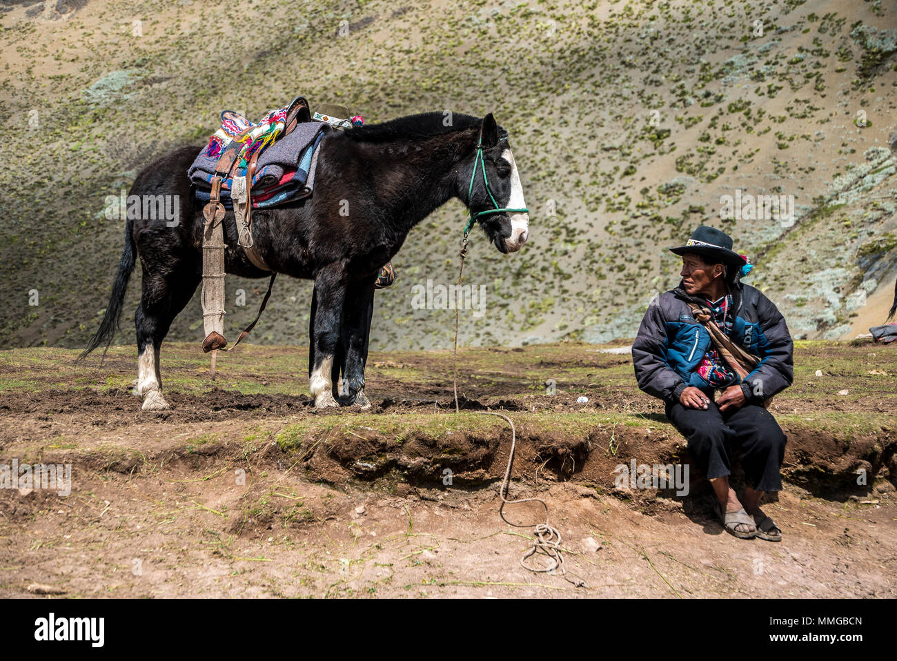 Reiten in Rainbow Mountain Peru und zurück Stockfoto