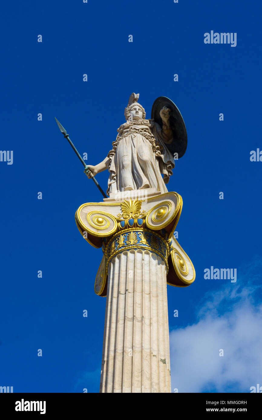 Statue der Athene, der griechischen Göttin der Weisheit in der Akademie von Athen in Griechenland Stockfoto