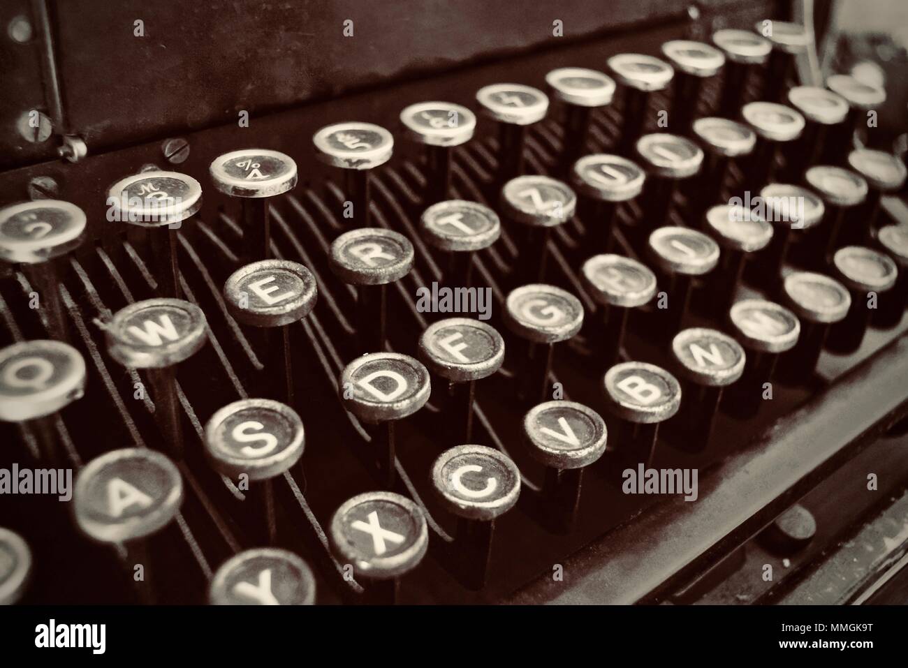 Alter Jahrgang 1938 deutsche Continental Schreibmaschine. Nahaufnahme der Schlüssel in B&W. Stockfoto