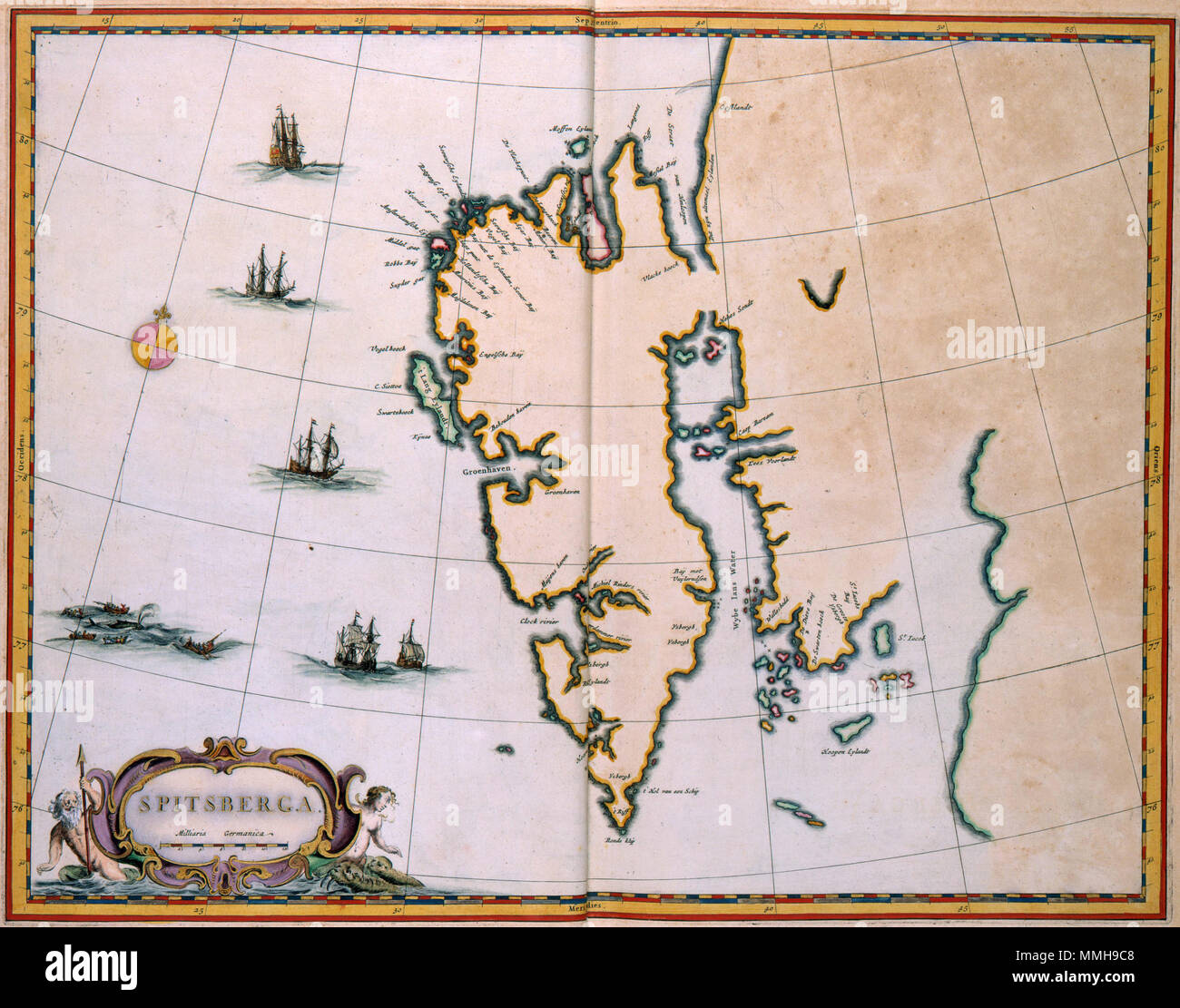 . Nederlands: Het eiland Spitzbergen werd 1596 Tür Willem Barentsz ontdekt bij een poging om een noordoostelijke doorvaart naar Indië te vinden. Na de ontdekking van het Eiland vestigden de Nederlanders Click het walvisvangststation Smerenburg dat in 17 de 18 de eeuw de belangrijkste uitvalsbasis voor Nederlandse walvisvaarders wurde. Deze kaart van Spitzbergen werd 1662 Tür Joan Blaeu (1598-1673) gepubliceerd in het eerste Deel van zijn Atlas Maior. Englisch: Die Insel Spitzbergen im Jahre 1596 von Willem Barentsz (c. entdeckt wurde 1550-1597) bei der Suche nach einem nord-östlichen Seeweg nach Ind Stockfoto