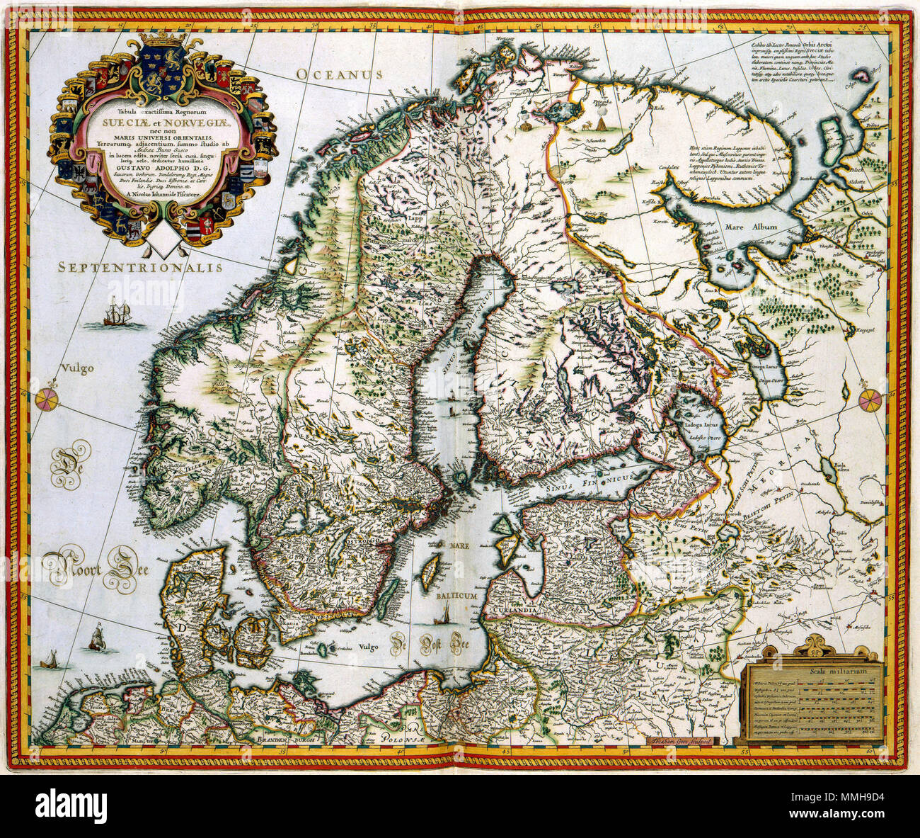 . Nederlands: In tegenstelling tot Norwegen dat tot 1814 uitmaakte Deel van het Koninkrijk Denemarken, vormde Schweden al From 1523 een onafhankelijke Staat. Deze kaart werd samengesteld door de landmeter en wiskundige Anders Bureus (1571-1661). Tussen 1611 en 1626 maakte Bureus verschillende Grote kaarten van Schweden. 1626 vervaardigde hij ook een Grote wandkaart van gezellige Scandinavië in zes Bladen. 1656 stelde de Graveur Abraham Goos (overleden Ca. 1643) aan de Hand van Sterben wandkaart, deze kaart Samen. De kaart werd uitgegeven door Claes Jansz. Visscher (1587-1652); Linksboven een op Stockfoto