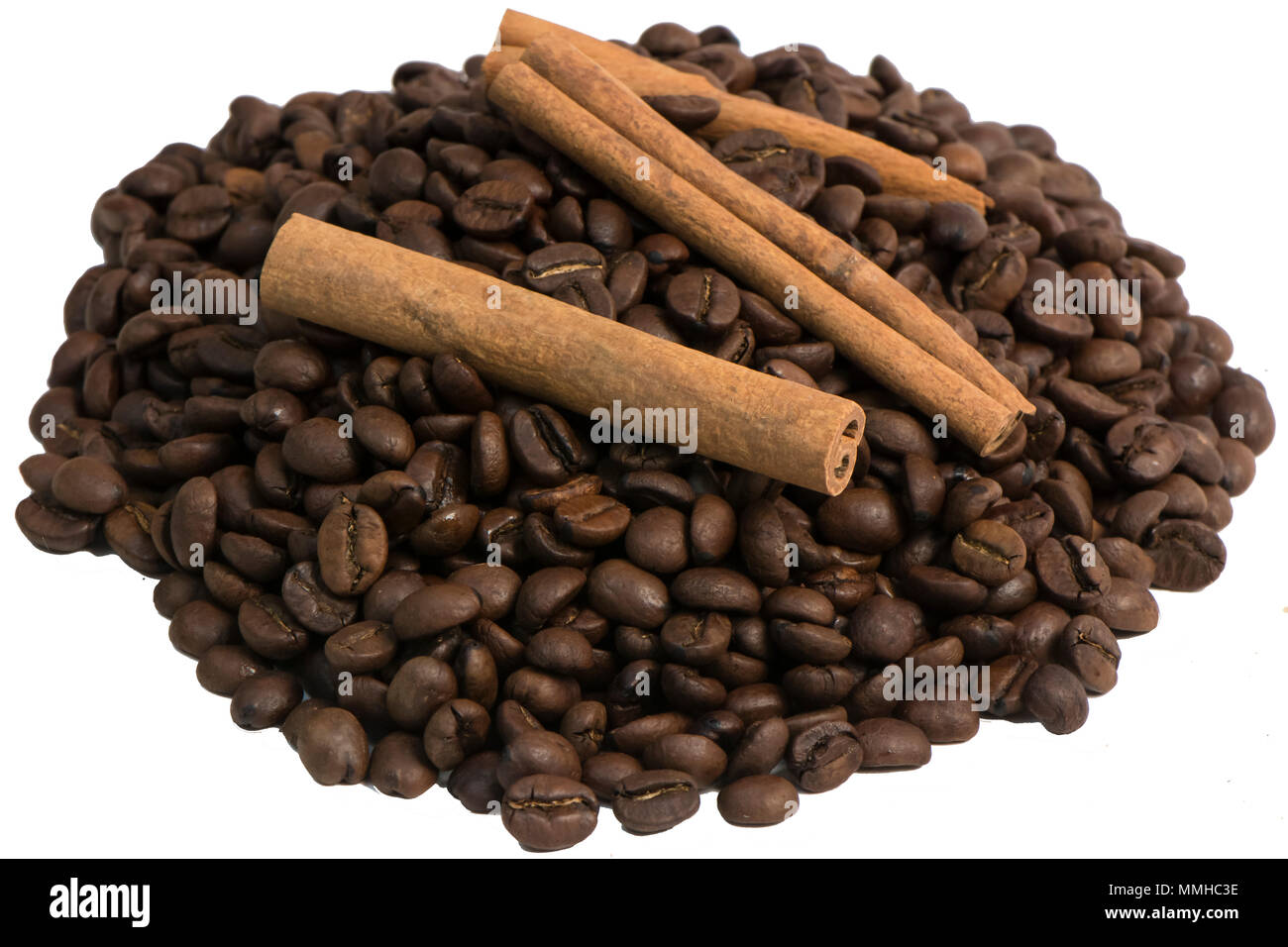 Körner schwarzen Kaffee und von oben Cinnamon Stick Stockfoto