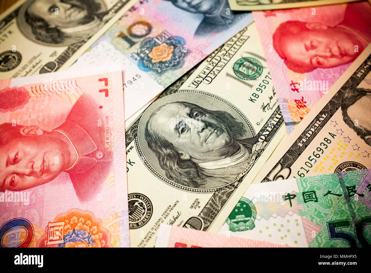 Hintergrund für chinesische Yuan-Banknote und US-Dollar (Wechselkurs-Konzept) Stockfoto