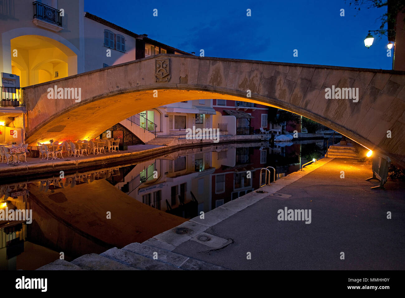 Port Grimaud, Nacht, lagunenstadt am Golf von Saint Tropez, Cote d'Azur, Südfrankreich, Frankreich, Europa Stockfoto