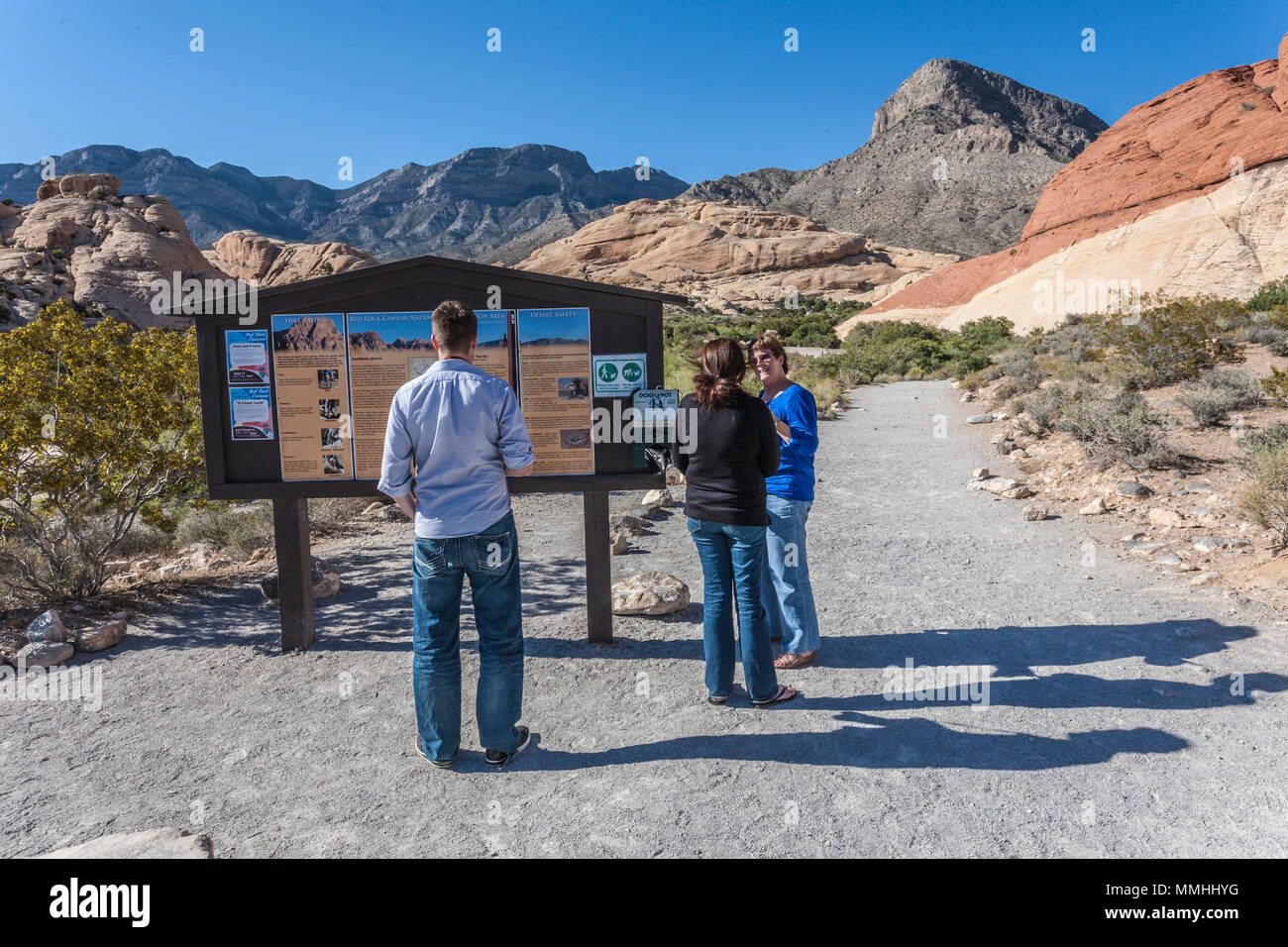 Die Park Besucher auf Hinweisschild auf dem Wanderweg in der Red Rock Canyon National Conservation Area außerhalb von Las Vegas, Nevada Stockfoto