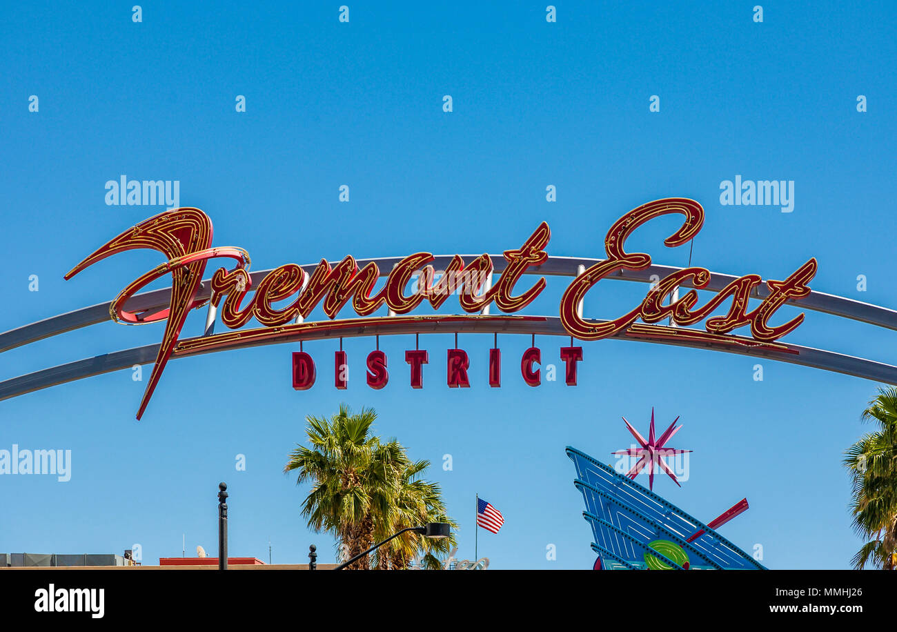 Neon Fremont East District Schild am Bogen über der Fremont Street im Stadtzentrum von Las Vegas, Nevada Stockfoto