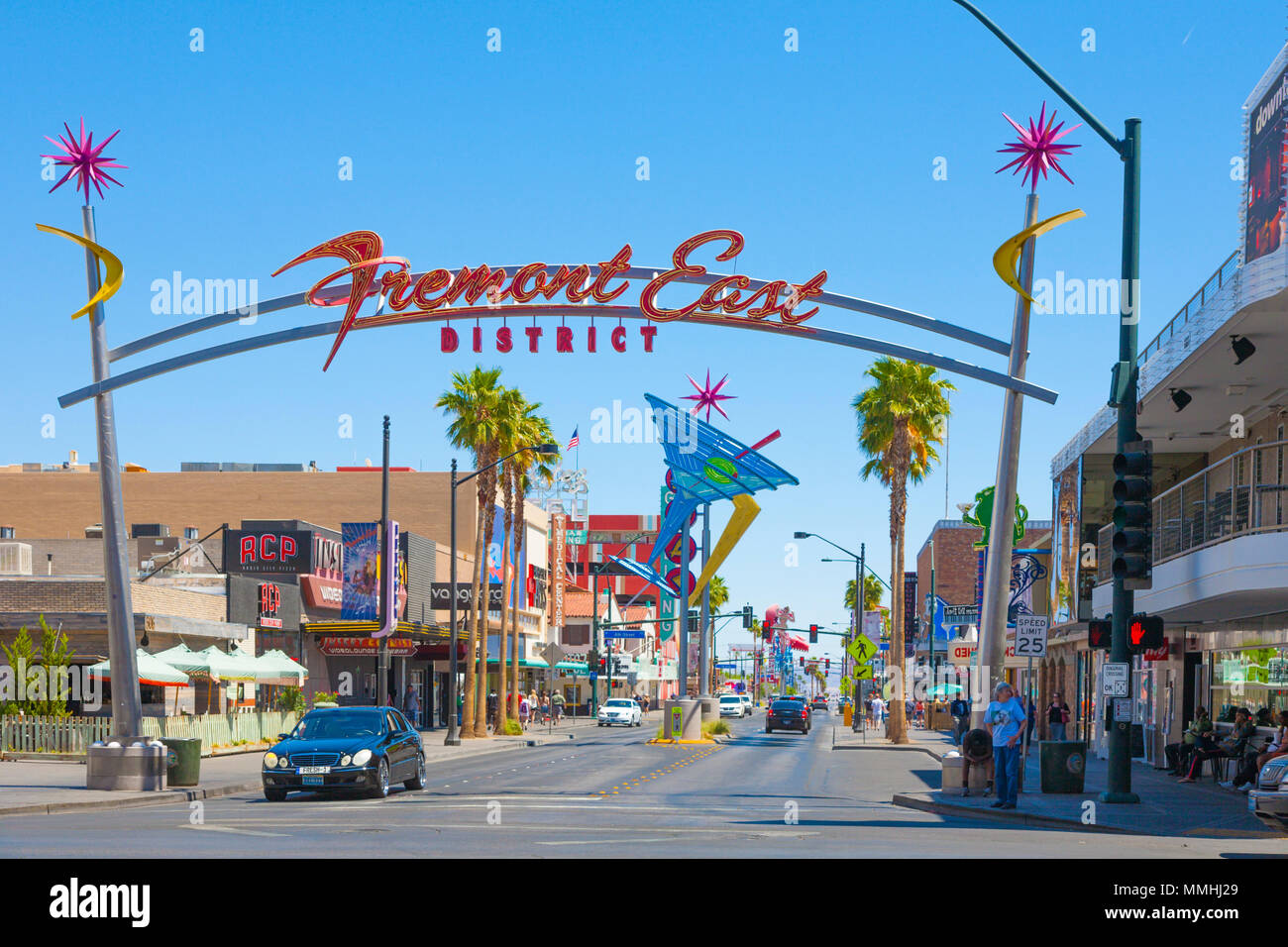 Neon Fremont East District Schild am Bogen über der Fremont Street im Stadtzentrum von Las Vegas, Nevada Stockfoto