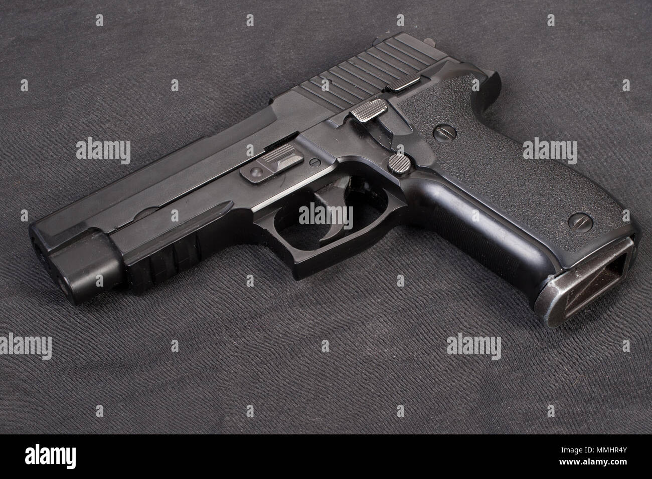 Sig sauer Hand gun auf Schwarz Stockfoto