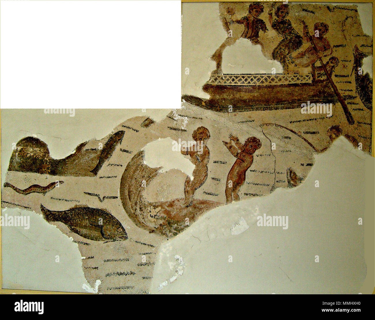 . Englisch: Fischer Erotes auf Fischerbooten. Bäder von Sidi Mahersi. Vierten Jahrhundert n. Français: Mosaïque représentant de Barques de pêches montées par Les Amours pêcheurs. Thermes de Sidi Mahersi. IVe siècle après J.-C. العربية: فتيان مجنحون يركبون قوارب صيد. حمامات سيدي المحرصي. القرن الرابع ميلادي. 29. Oktober 2010. Habib M'henni Amours pecheurs Neapolis Stockfoto