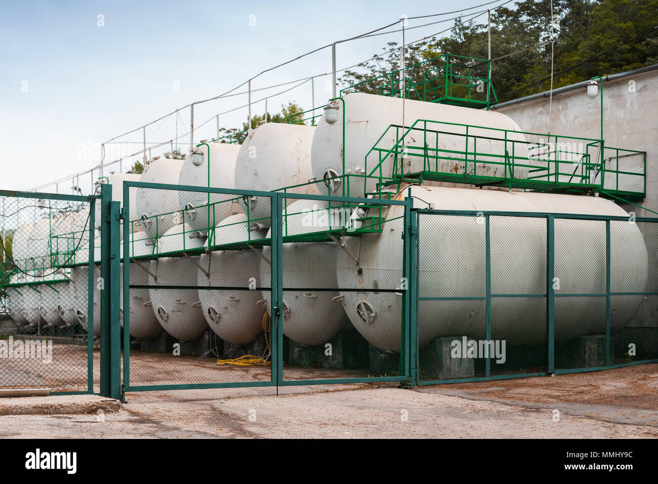 Weiß Stahltanks, moderne Wein Betriebseinrichtungen Stockfoto