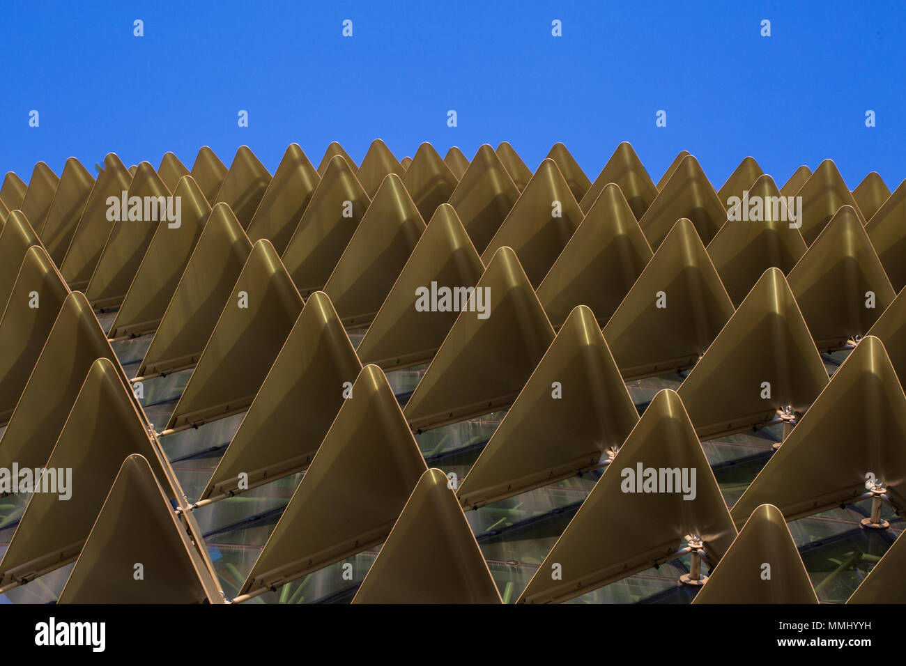 Nahaufnahme der Sonne - Schatten Dach der Esplanade in Singapur Stockfoto