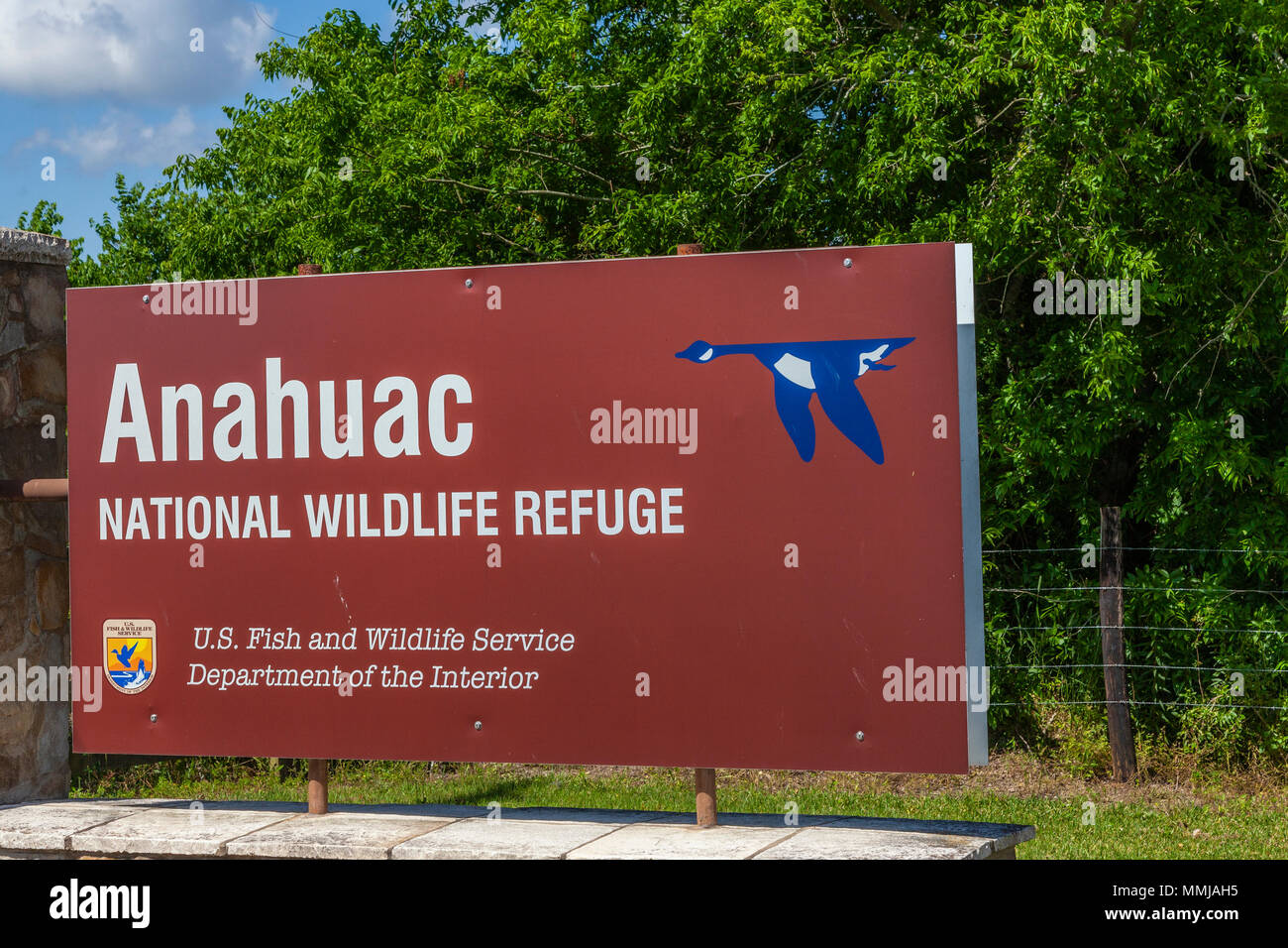 Willkommen und Eingang Schilder an Anahuac National Wildlife Refuge im Südosten von Texas. Stockfoto