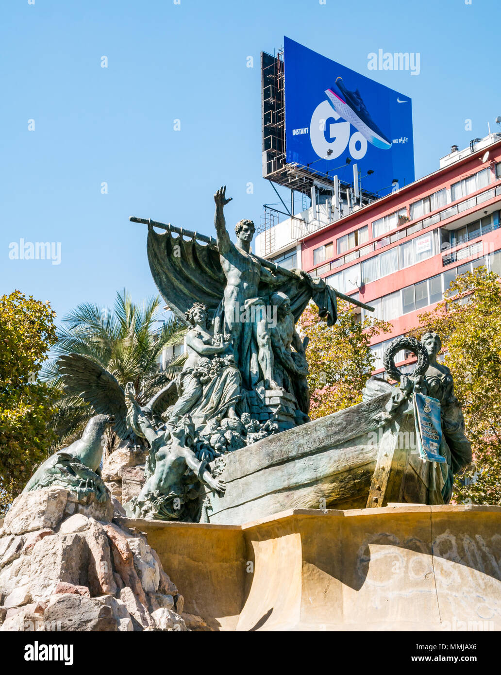 Aufwändige Bronze Statue namens Deutscher Brunnen von Gustavo Eberlein, Parque Forestal. Santiago, Chile, Südamerika Stockfoto
