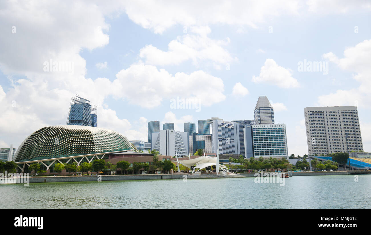Esplanade, Theater an der Bucht, die auch als die Esplanade Theater oder einfach die Esplanade, der in der Marina Bay, Singapore bekannt. Stockfoto