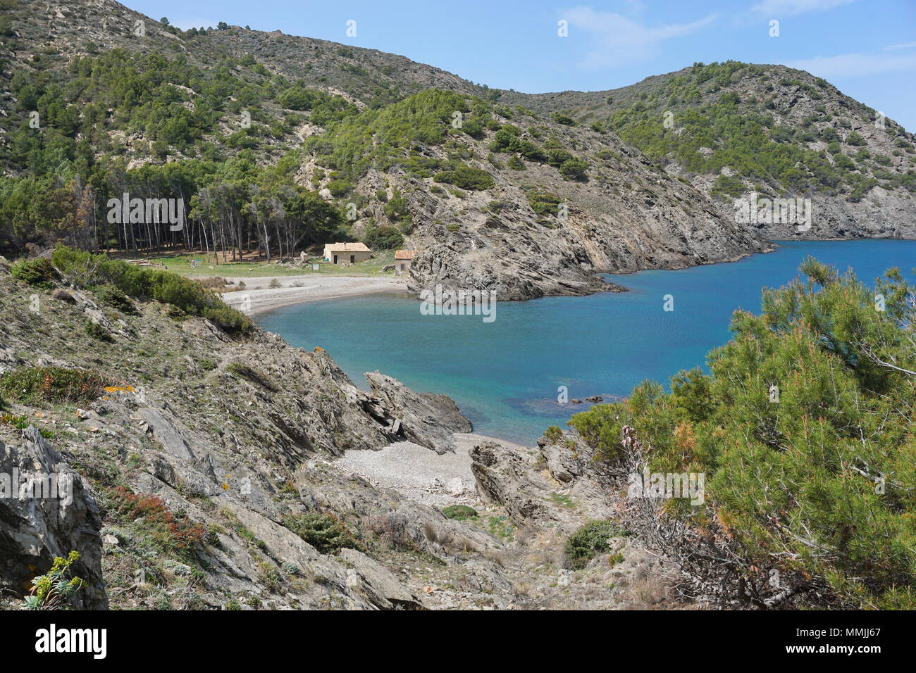 Spanien Mittelmeer Cove mit alten Fischer Zuflucht im Naturpark Cap de Creus, Cala Tavallera, El Port de la Selva, Katalonien, Costa Brava Stockfoto