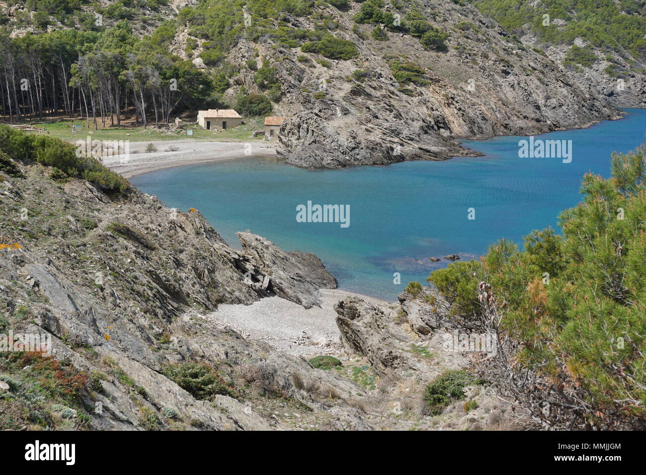 Spanien Costa Brava einsamen Bucht mit alten Fischer Zuflucht, Cala Tavallera, Mittelmeer, Cap de Creus Natural Park, El Port de la Selva Stockfoto