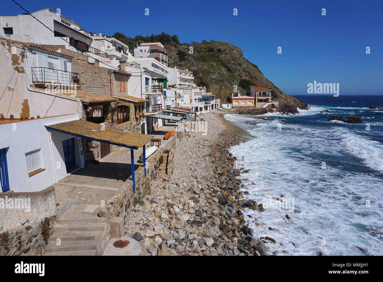Spanien alte Häuser der Fischer entlang der Küste in Cala Margarida in Palamos, Mittelmeer, Costa Brava, Katalonien, Baix Emporda Stockfoto