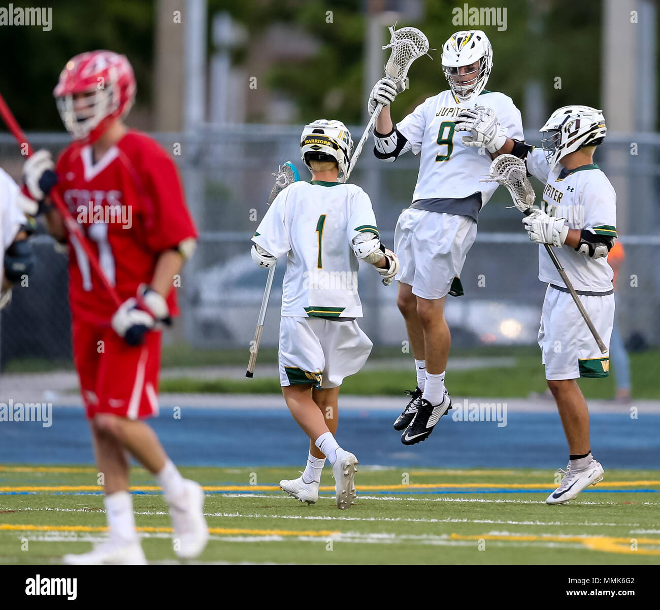 Florida, USA. 11. Mai, 2018. Jupiter #9 sein Ziel gegen St. Andrew's feiert Während der Meisterschaften bei Boca Raton High School am 11. Mai 2018. Credit: Richard Graulich/der Palm Beach Post/ZUMA Draht/Alamy leben Nachrichten Stockfoto