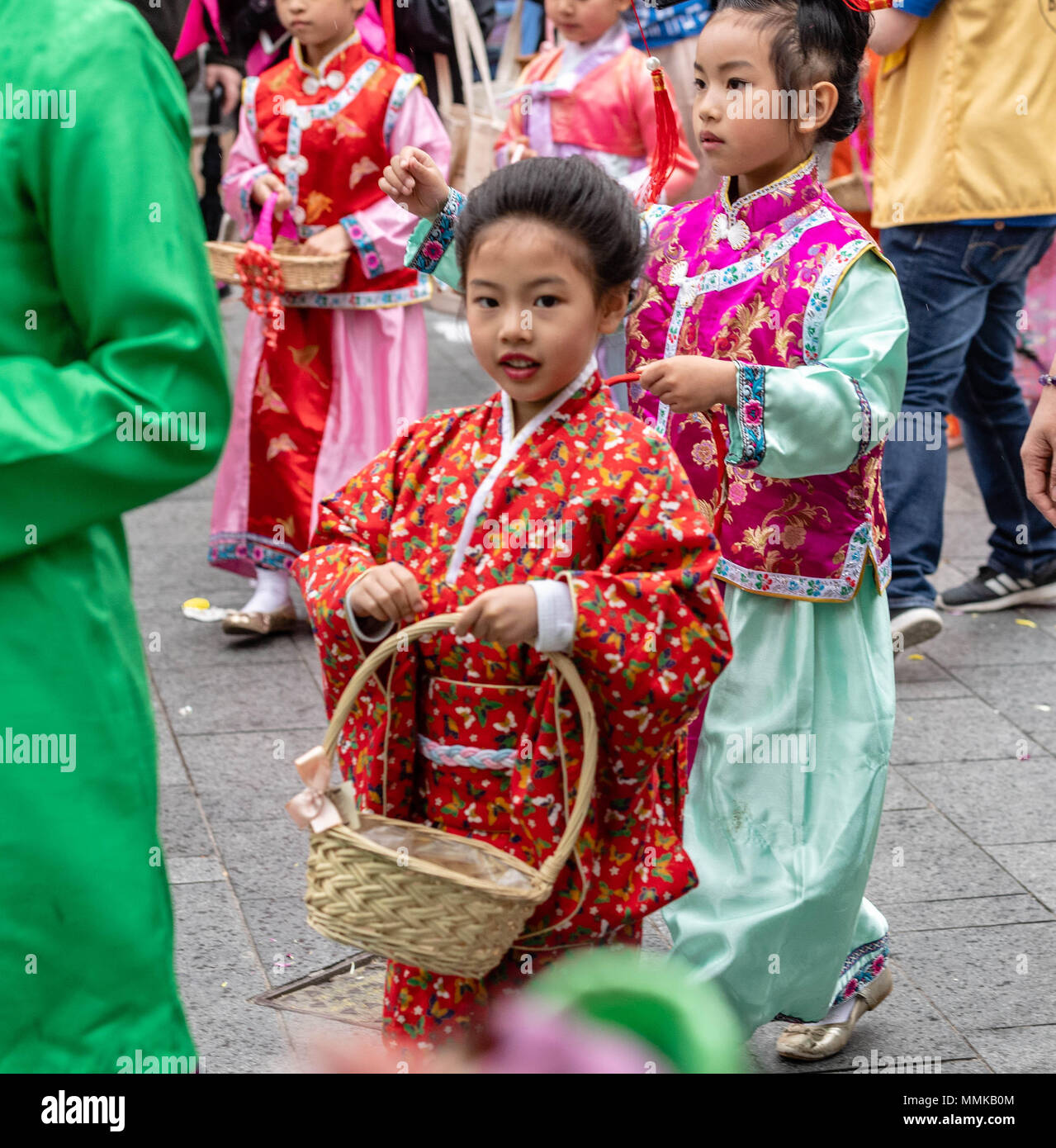 London, Großbritannien. 12. Mai 2018. Feier der Geburt des Buddha in London Credit Ian Davidson/Alamy Leben Nachrichten gehalten Stockfoto