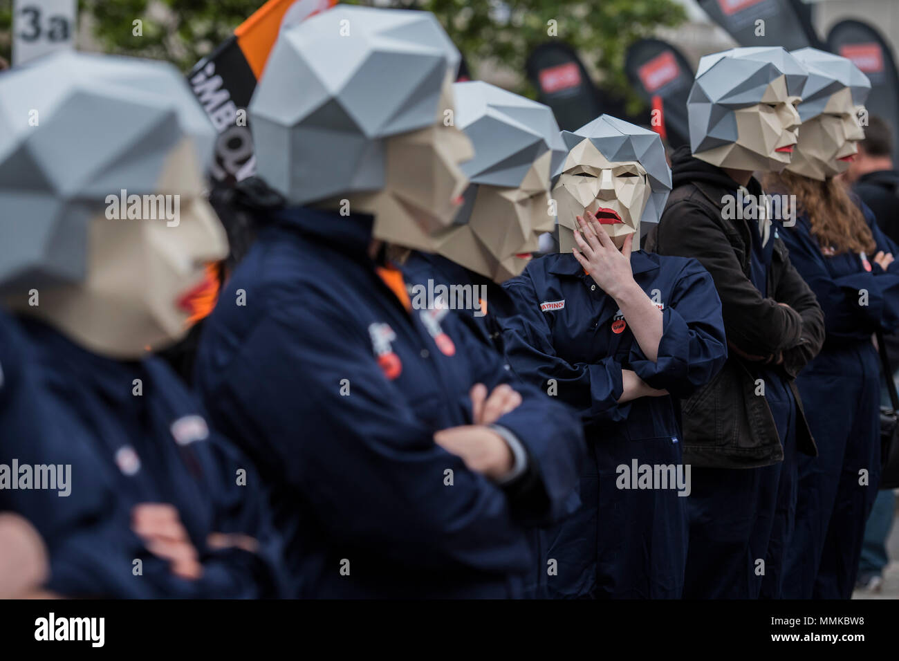 London, Großbritannien. 12. Mai 2018. Maybots der GNB Union führen die Weise - TUC deal für die arbeitenden Menschen - - März, Demo und Kundgebung. Beginnend auf dem Damm und endend mit Reden in den Hyde Park. Sie marschieren für eine wachsende Wirtschaft, für £ 10 ph Mindestlohns; für bessere und kostenfreie öffentliche Dienstleistungen; und gegen Rassismus, Sexismus und Diskriminierung. Credit: Guy Bell/Alamy leben Nachrichten Stockfoto