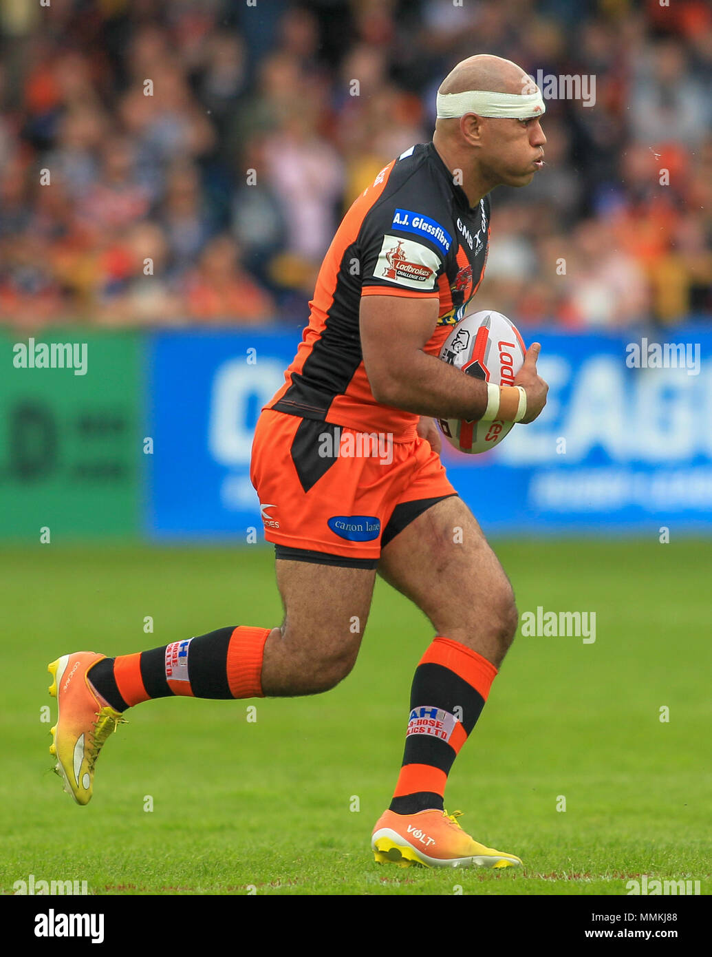 Castleford, UK. Castleford, UK. 12. Mai 2018. Die MEND-A-Schlauch Stadium, Castleford, England; Ladbrokes Challenge Cup Rugby, Castleford Tiger v St Helens; Jake Webster aus Castleford Tiger mit Ball in Hand Credit: Aktuelles Bilder/Alamy Live News Credit: Aktuelles Bilder/Alamy leben Nachrichten Stockfoto