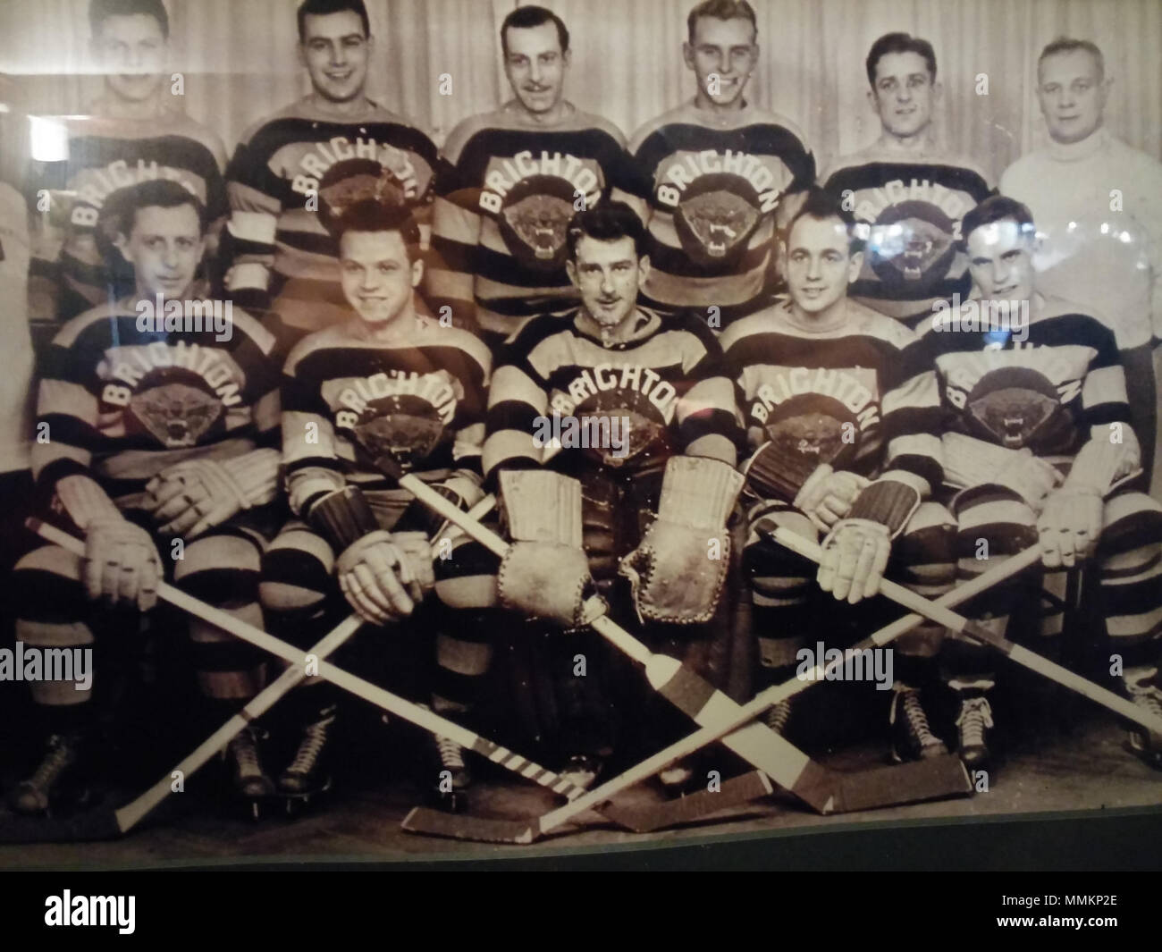 Englisch: Ein Schuß der Brighton Tigers Eishockey Mannschaft Ende der 30er  Jahre berücksichtigt. Autor unbekannt. Gefunden an der Wand hängen Der  Basketmakers Arms Pub in Brighton am 06/02/2015. Mehr Informationen ist