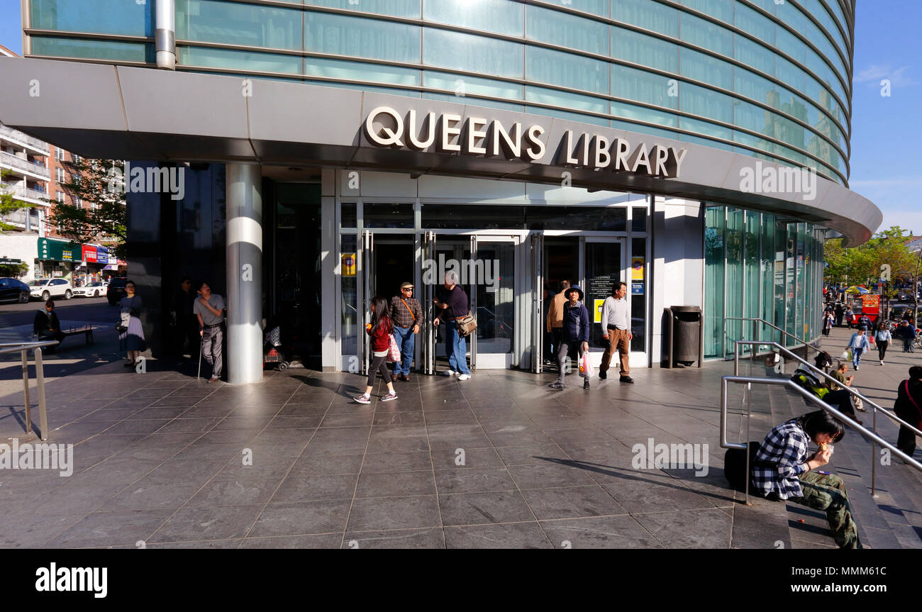 Die Queens Library in Flushing, Queens, New York. Foto einer öffentlichen Bibliothek in der Innenstadt von Flushing Stockfoto