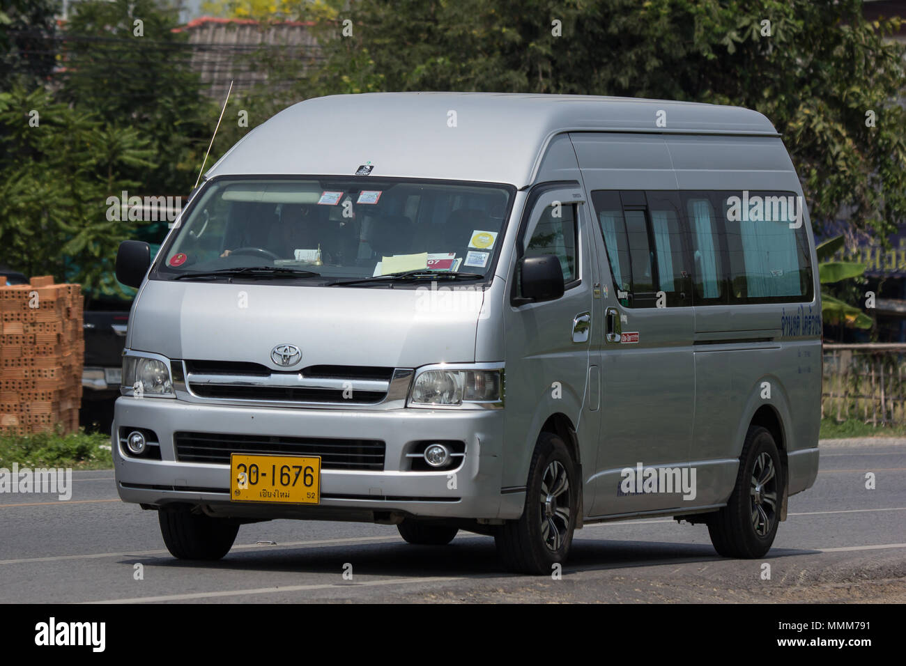 CHIANG MAI, Thailand - 20 april 2018: Private Toyota commuter Van. Foto an der Straße Nr. 121 ca. 8 km von der Innenstadt von Chiang Mai Thailand. Stockfoto