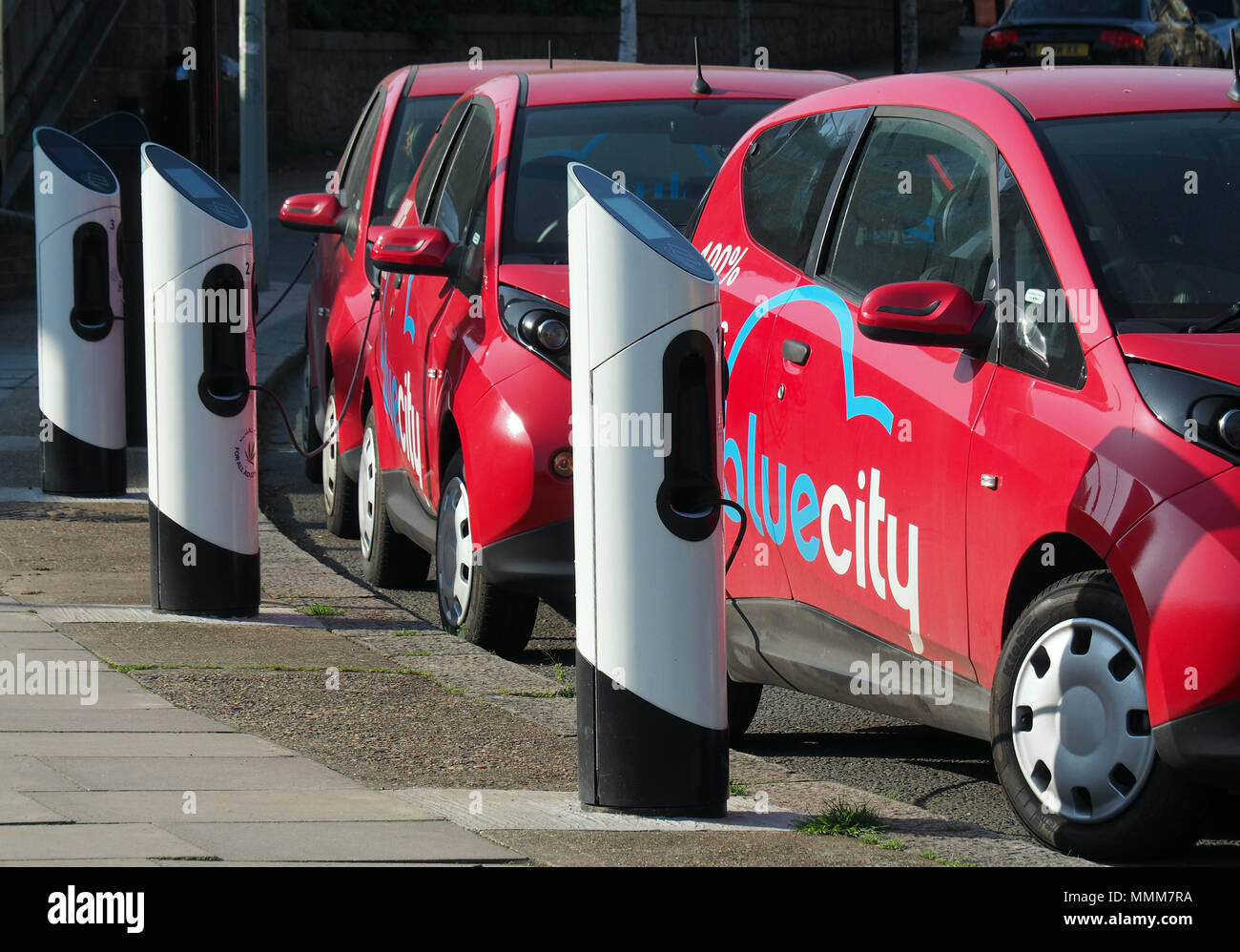 Blue City Elektroauto mieten Stockfoto