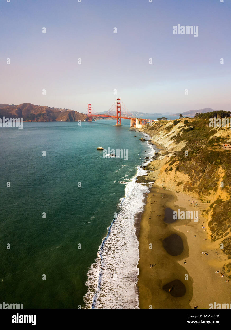 Luftaufnahme von Golden Gate Bridge von Marshall's Beach in San Francisco Stockfoto