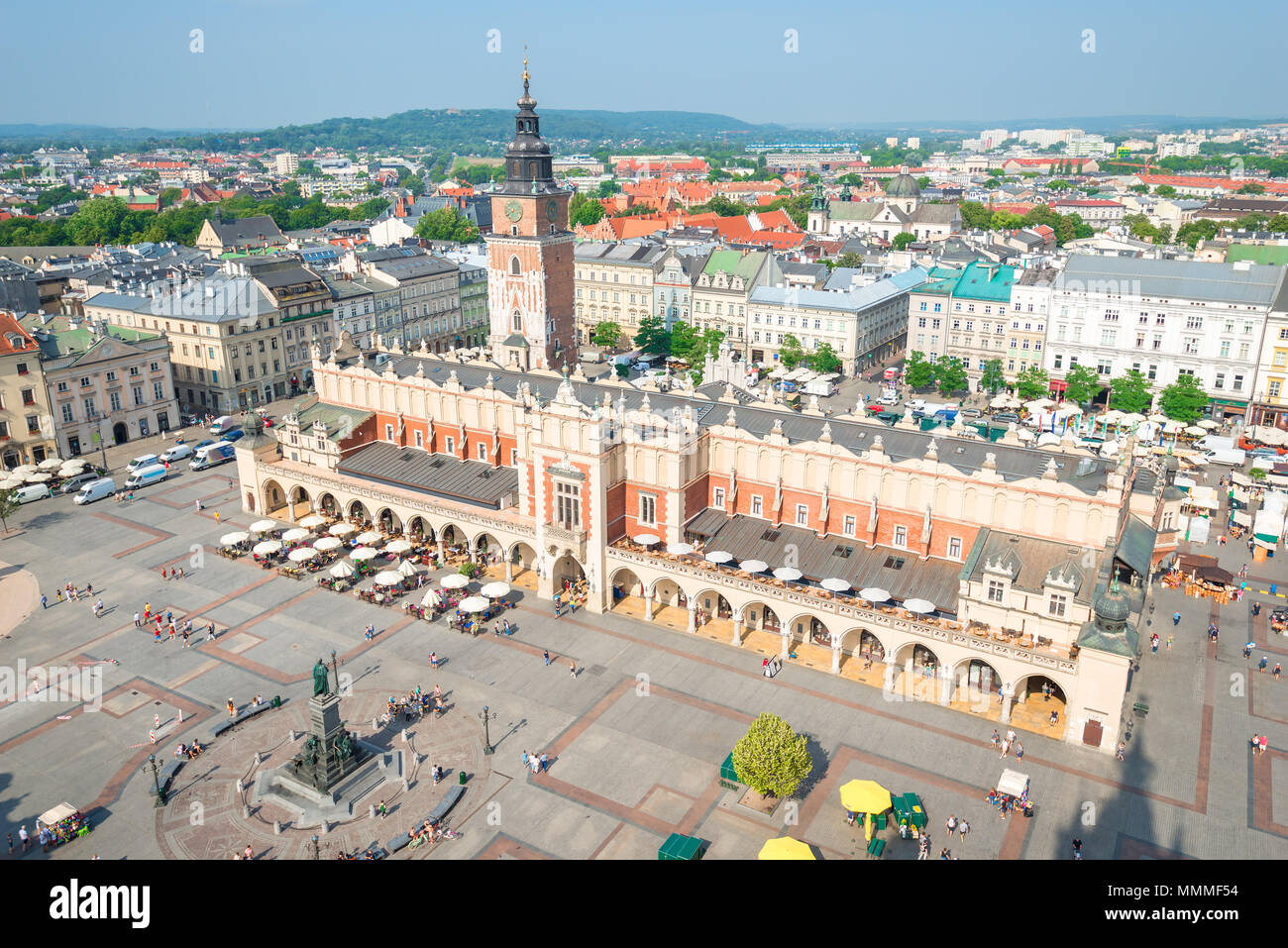 Im historischen Zentrum von Krakau in Polen, in einem Schuß Blick von oben Blick auf die Einkaufspassage, Turm Halle Stockfoto