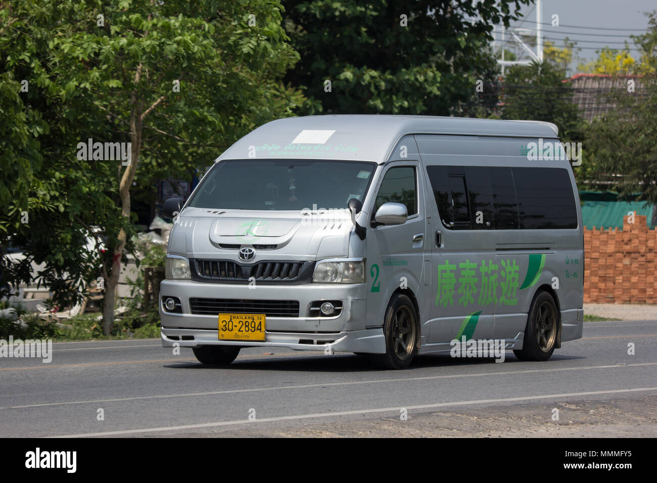 CHIANG MAI, Thailand - 20 april 2018: Private Toyota commuter Van. Foto an der Straße Nr. 121 ca. 8 km von der Innenstadt von Chiang Mai Thailand. Stockfoto