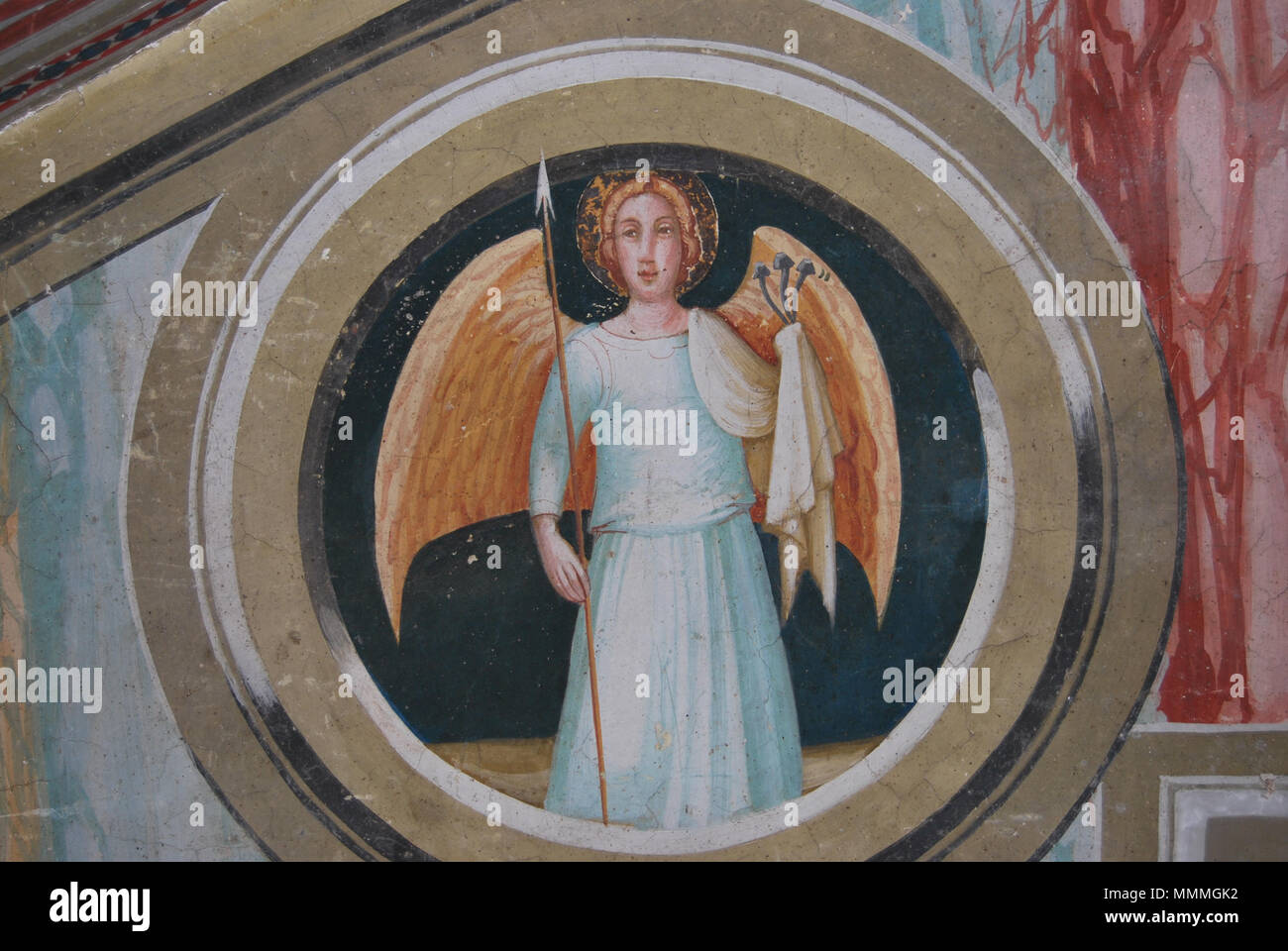 . Àngel del costat Esquerra de la part Superior de la Paret auf es-troba La Porta de la Cel · La. Eine cadaa sosté mà un dels símbols de la Passió: llança ich Claus Català: Fresken de la Cel · la de Sant Miquel. ca. 1346. CelaStMiquel Engel esquerra 159 sh Stockfoto