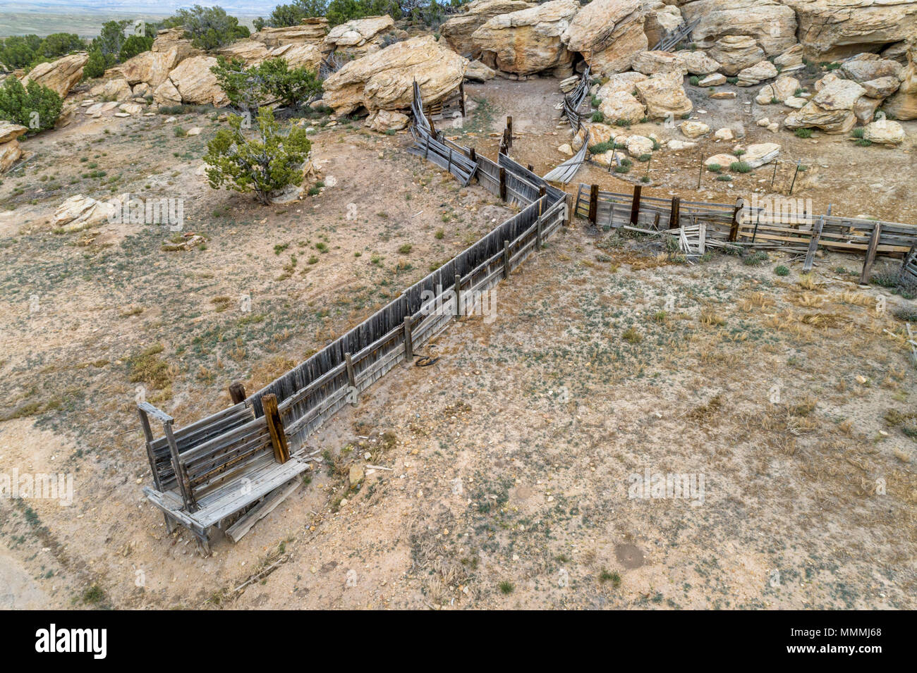 Luftaufnahme von alten, verlassenen Schafe mit einer Laderampe auf einem felsigen Wüste in Westwater Bereich corral, Utah Stockfoto