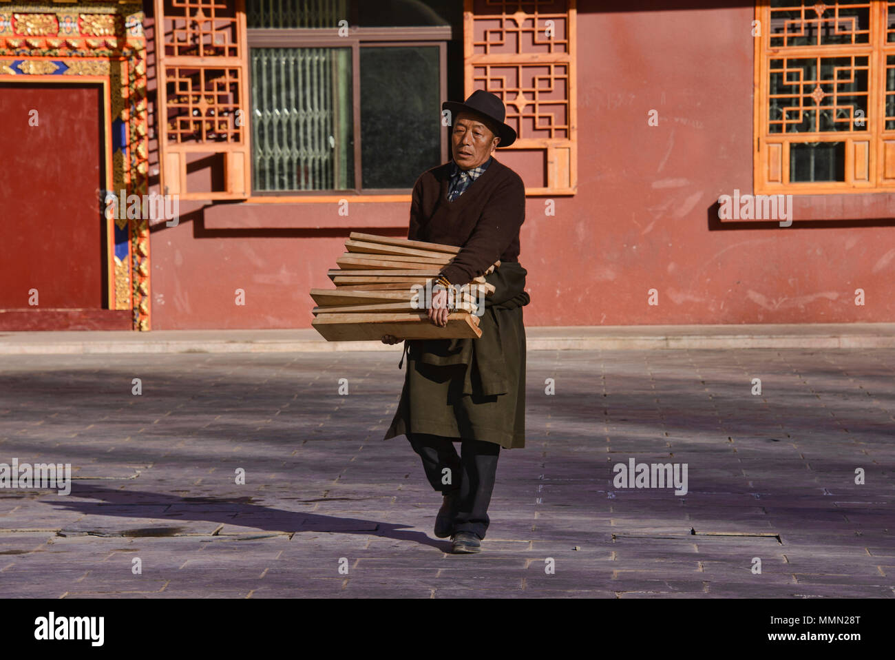 Tibetischen holzschnitten am Heiligen Bakong Schrift Druckmaschine Kloster in Dege, Sichuan, China Stockfoto