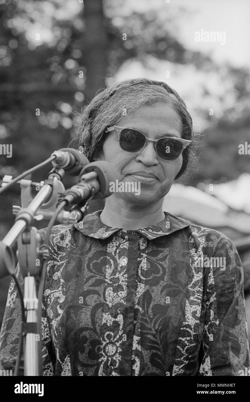 Rosa Parks, einer der Redner auf einer Kundgebung in der Nähe des