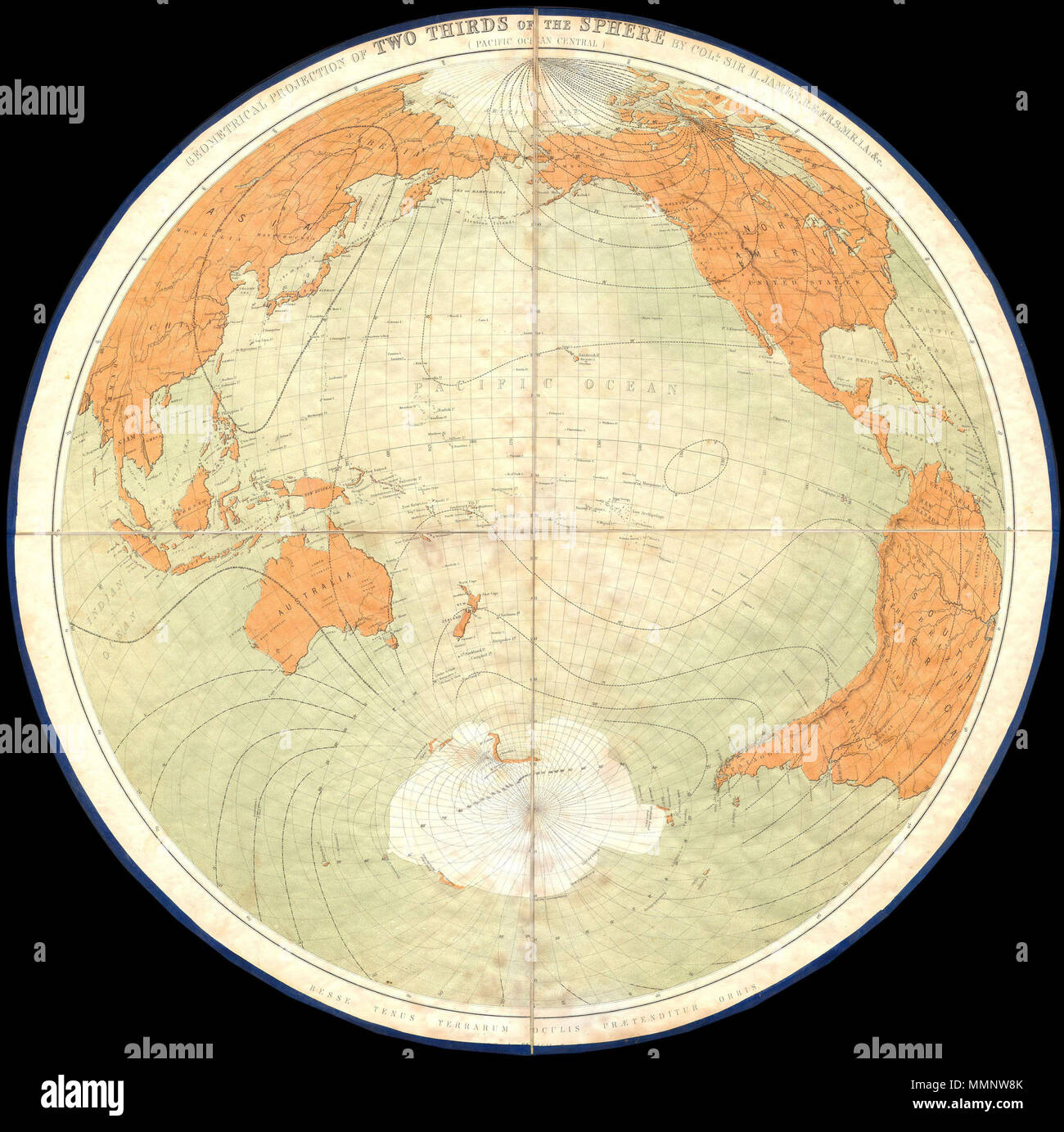 . Englisch: Dies ist eine knappe und ungewöhnliche Handcolorierte Karte eine Projektion der zu 2/3 der Masse auf den Pazifischen Ozean und die Polar antarktischen Regionen zentriert. Termine rund um 1860. Antarktis selber Anzeige ist aber nicht gezeigt, wie sie auch noch voll wie eine Landmasse definiert werden. Gedruckt in einem sehr unorthodoxen runden Stil und unterteilt in vier Leinen montiert. Von Colonel Sir Henry James vorbereitet. Eine seltene und seltsame Stück. Geometrische Projektion von zwei Dritteln der Sphäre von Oberst Sir H. James, R. E.F.R.S: M.R. I. A: &c. 1860. 9 1860 James Polar Projektion der Kugel - Antarktis - Stockfoto