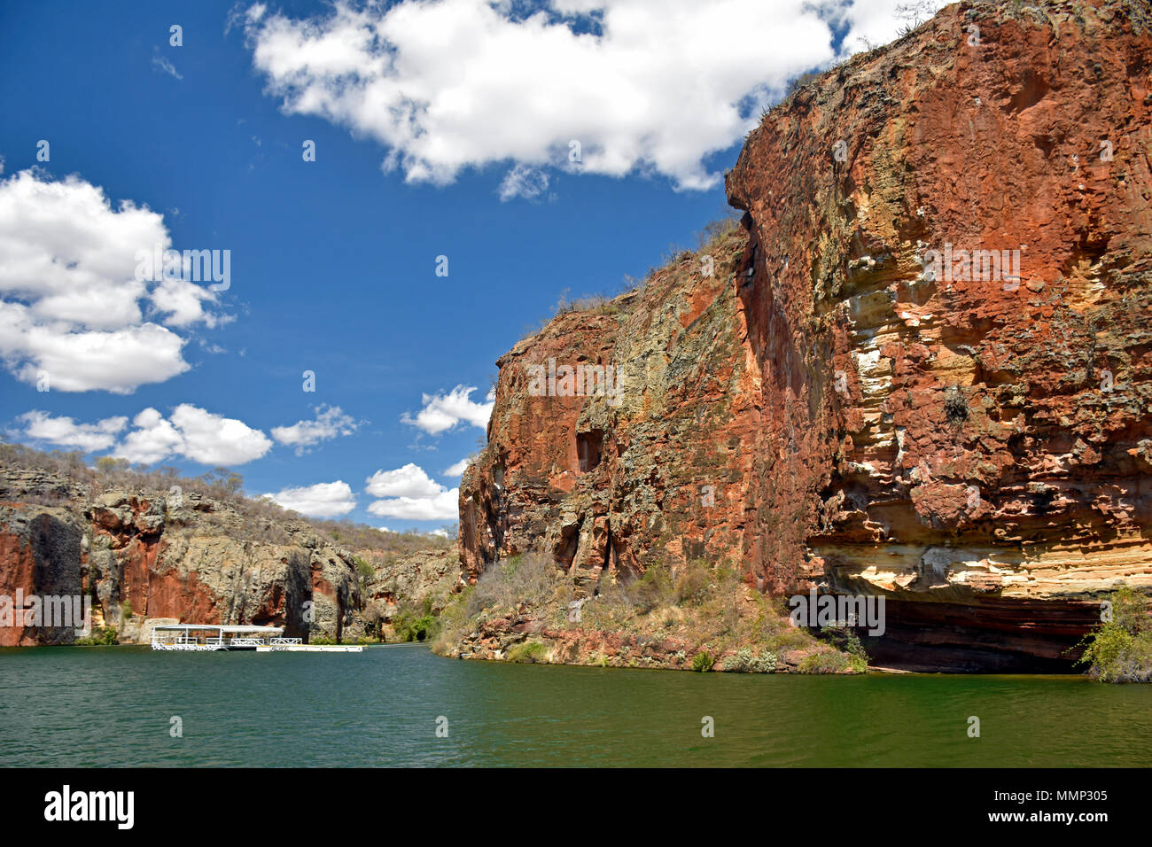 Plattform für Tour Boote innerhalb der Xingo Canyon, Sergipe, Brasilien Stockfoto