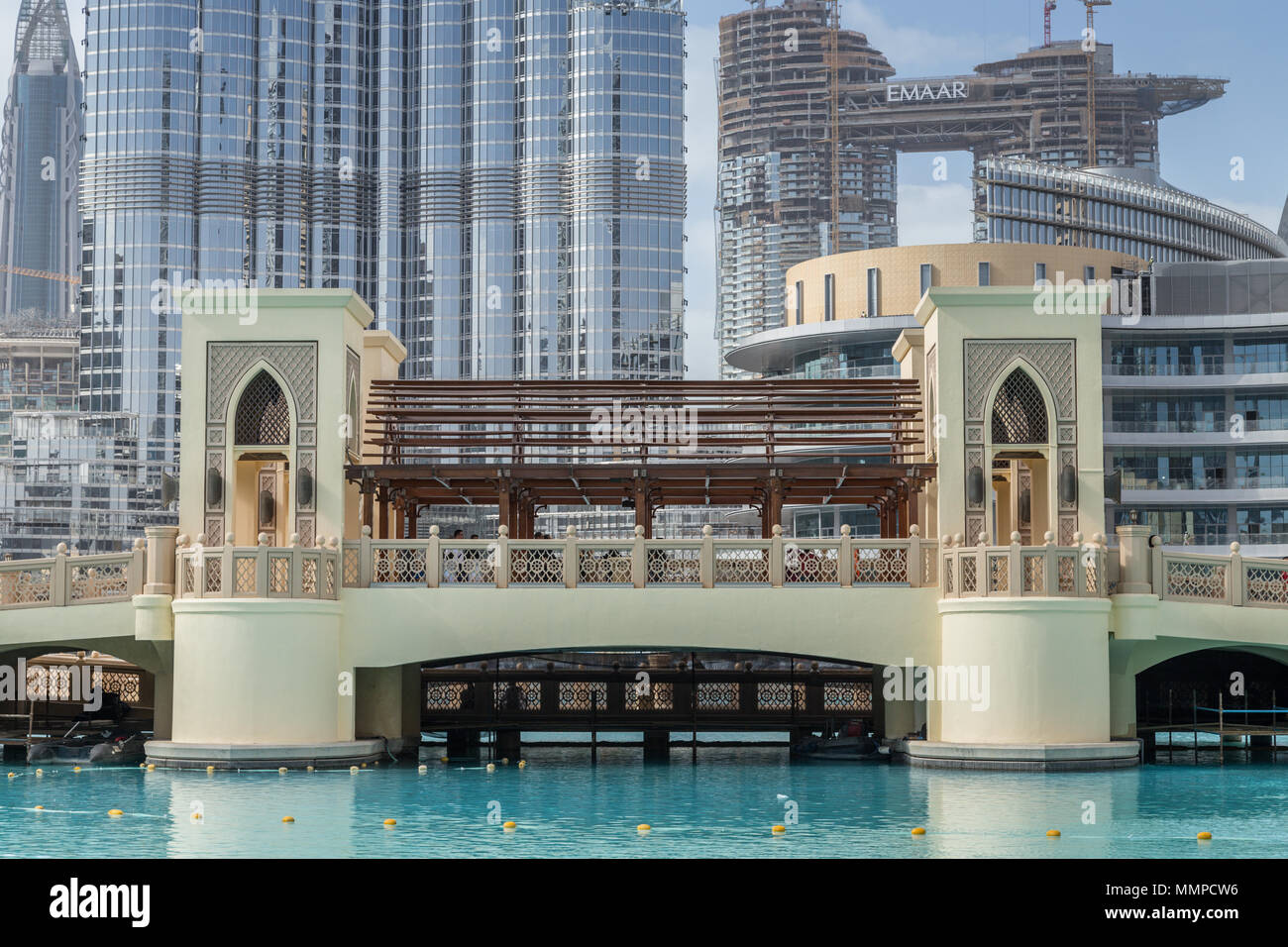 Brücke zum Souk Al Bahar in der Dubai Mall, Vereinigte Arabische Emirate, Naher Osten Stockfoto
