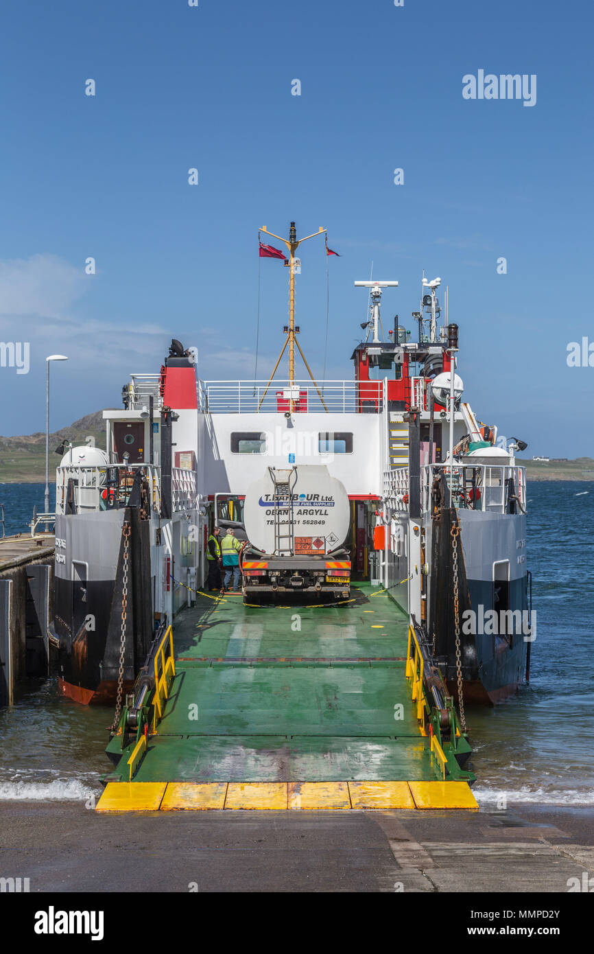 Caledonian MacBrayne (calmac) Iona ferry Tanken in Fionnphort Ferry Terminal auf der Isle of Mull, Argyll und Bute, Schottland, Großbritannien Stockfoto