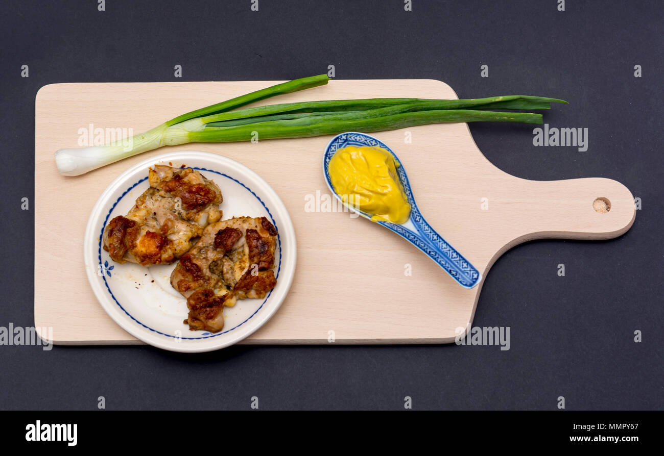 Gegrillte Hühnerbrust auf Grill leckere Fleisch auf dem Grill im Freien Stockfoto